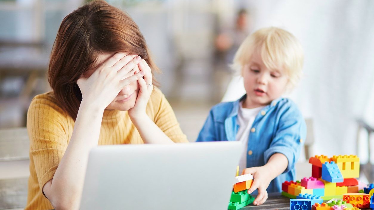 Immer weniger Alleinerziehende bekommen in Oberösterreich Wohnbeihilfe.