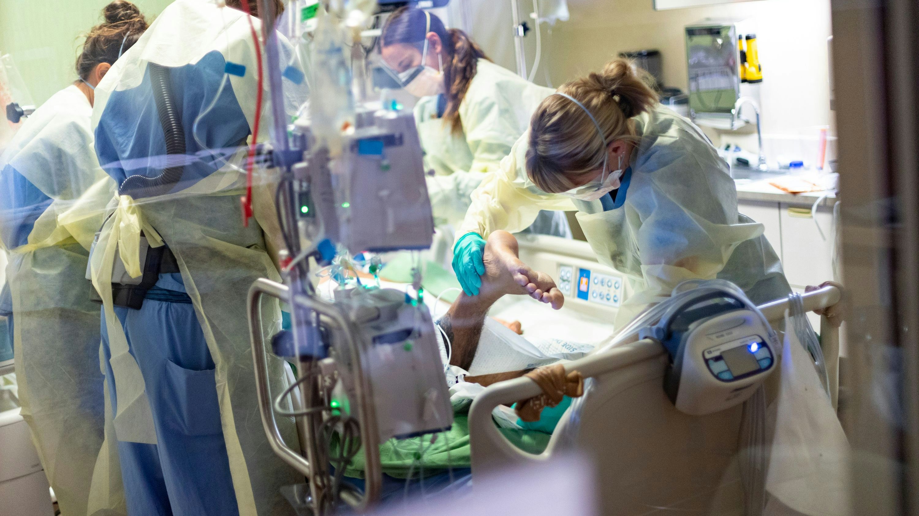 Die Coronazahlen steigen stark an, immer mehr Erkrankte landen in den Intensivstationen.