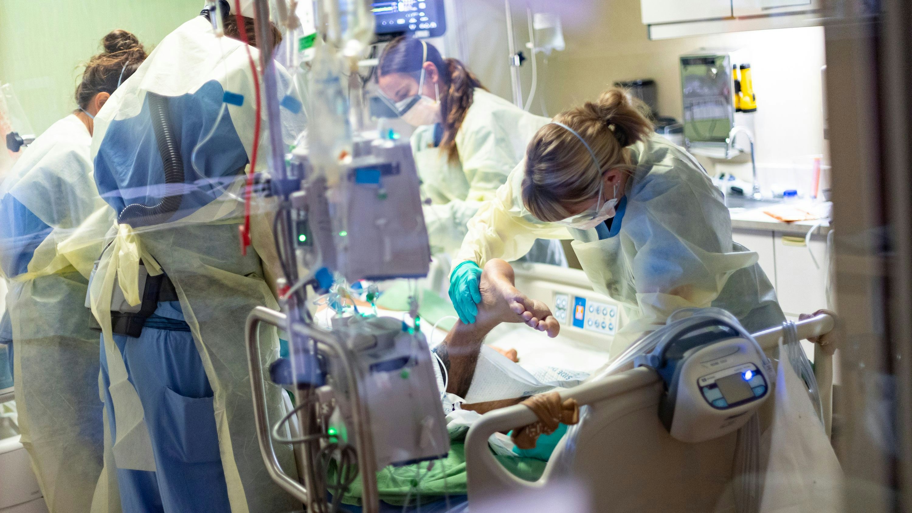 Die Coronazahlen steigen stark an, immer mehr Erkrankte landen in den Intensivstationen.