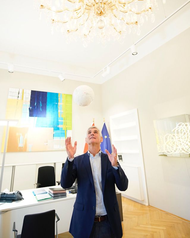 Außenminister Michael Linhart höchstpersönlich führt Sie am 26. Oktober durch die Räumlichkeiten des Außenministeriums!