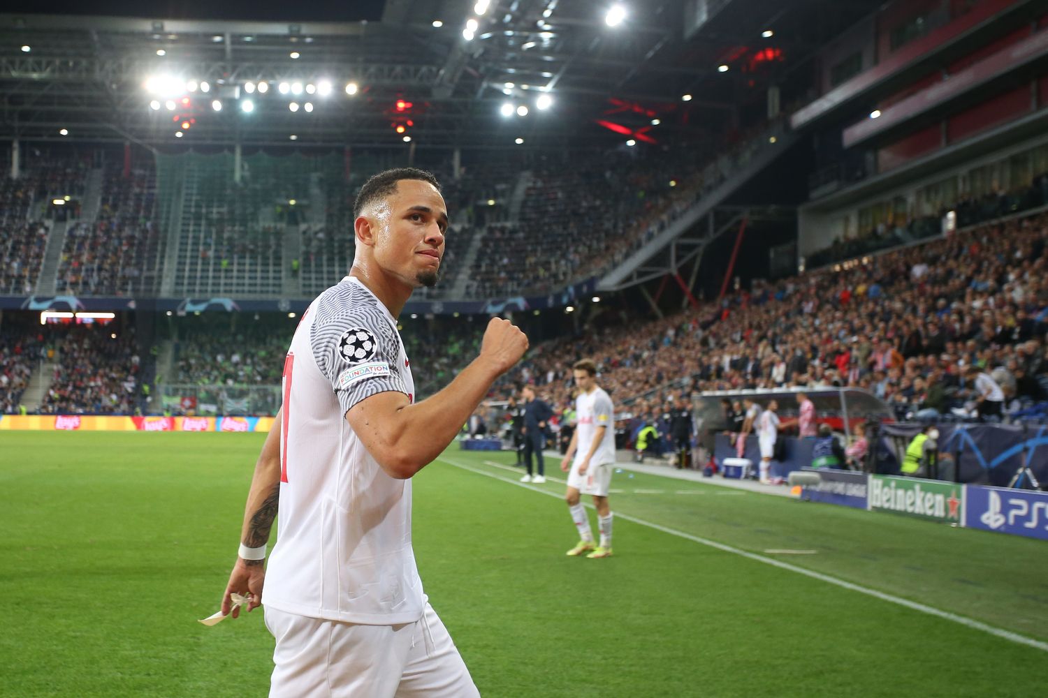 Noah Okafor schnürte einen Doppelpack. 