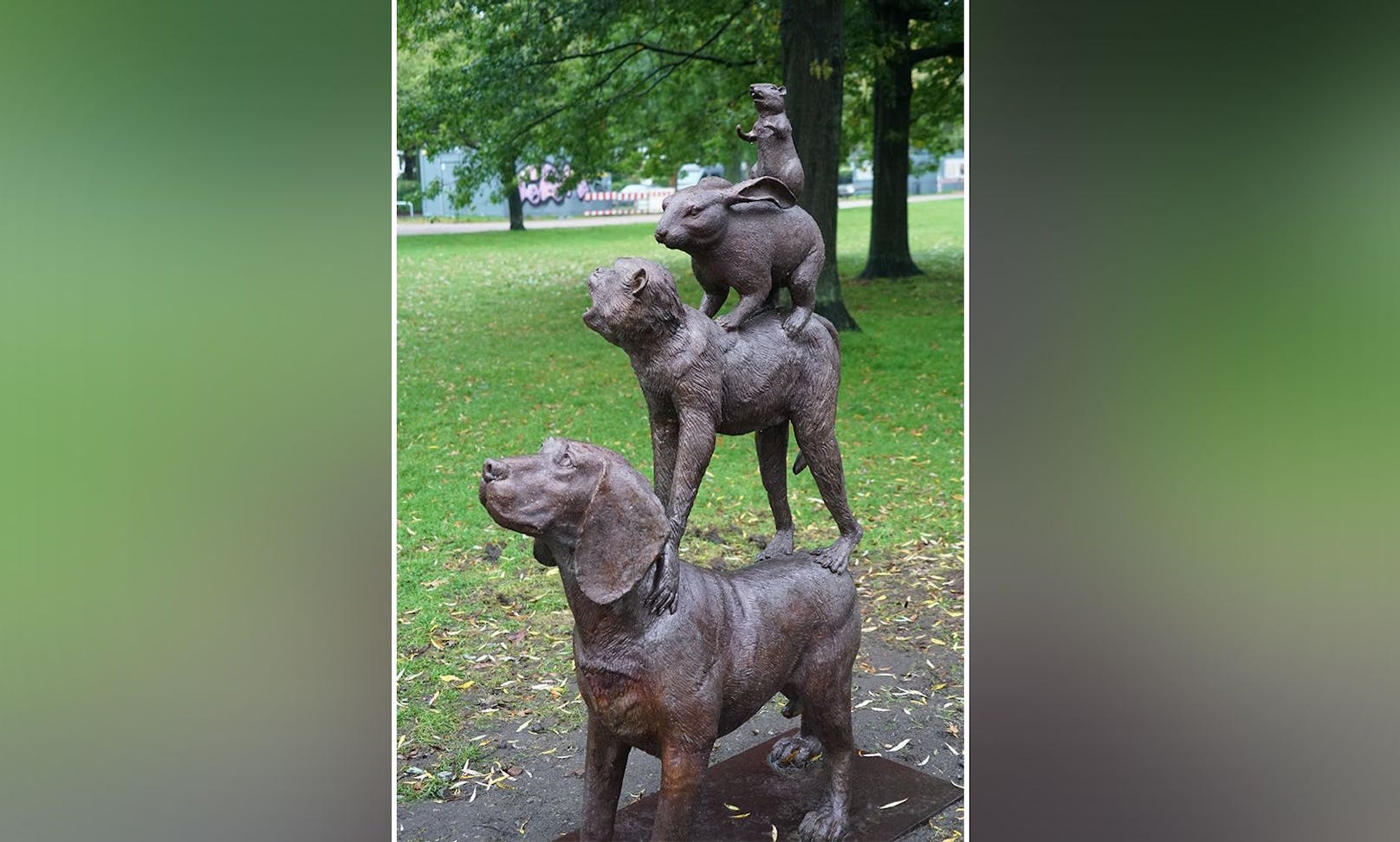 Anonyme Tierschutzaktivisten stellten ein besonderes Denkmal in Hamburg auf. 