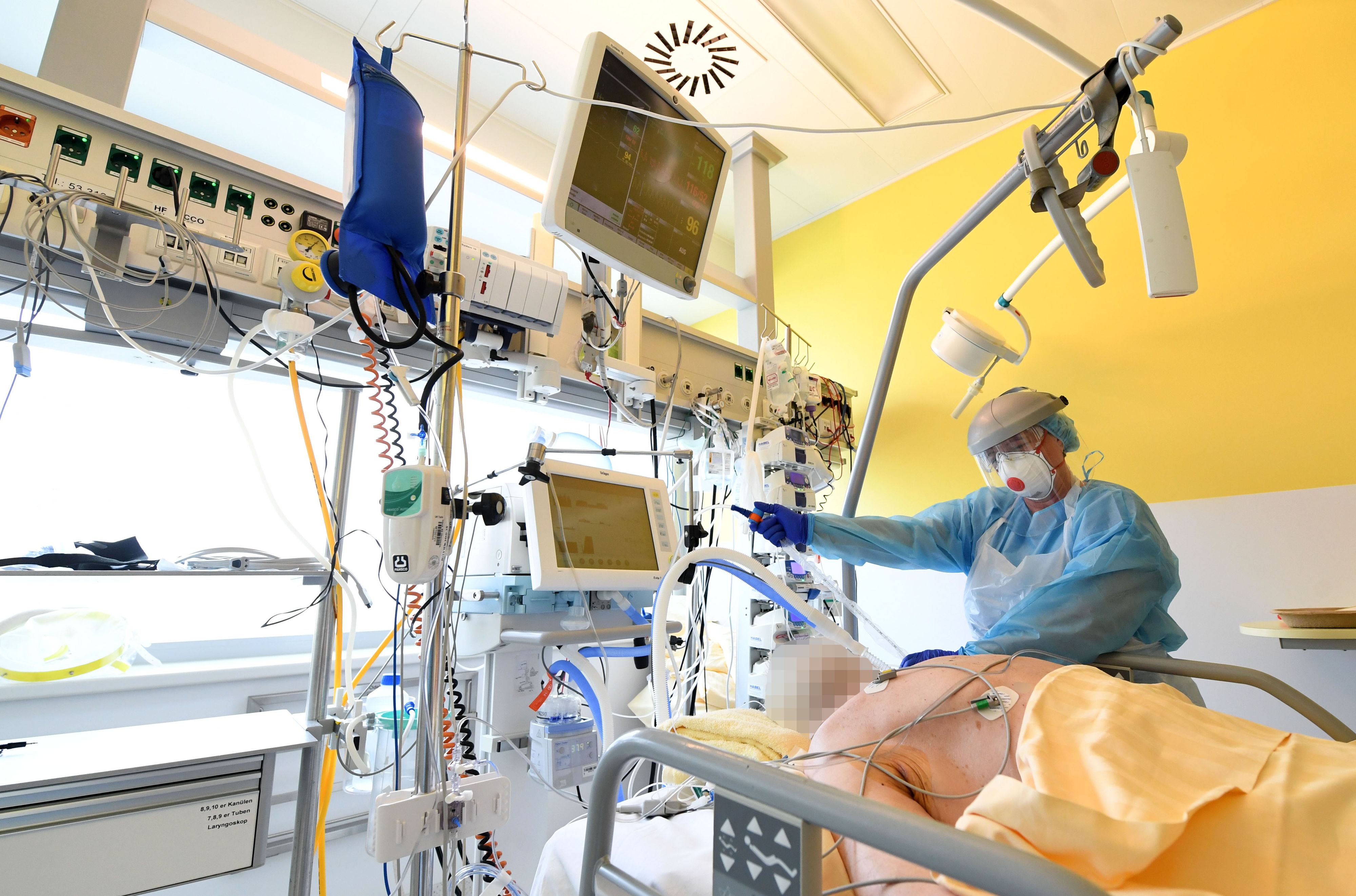 Ein Patient auf der Intensivstation des Universitätsklinikums Tulln