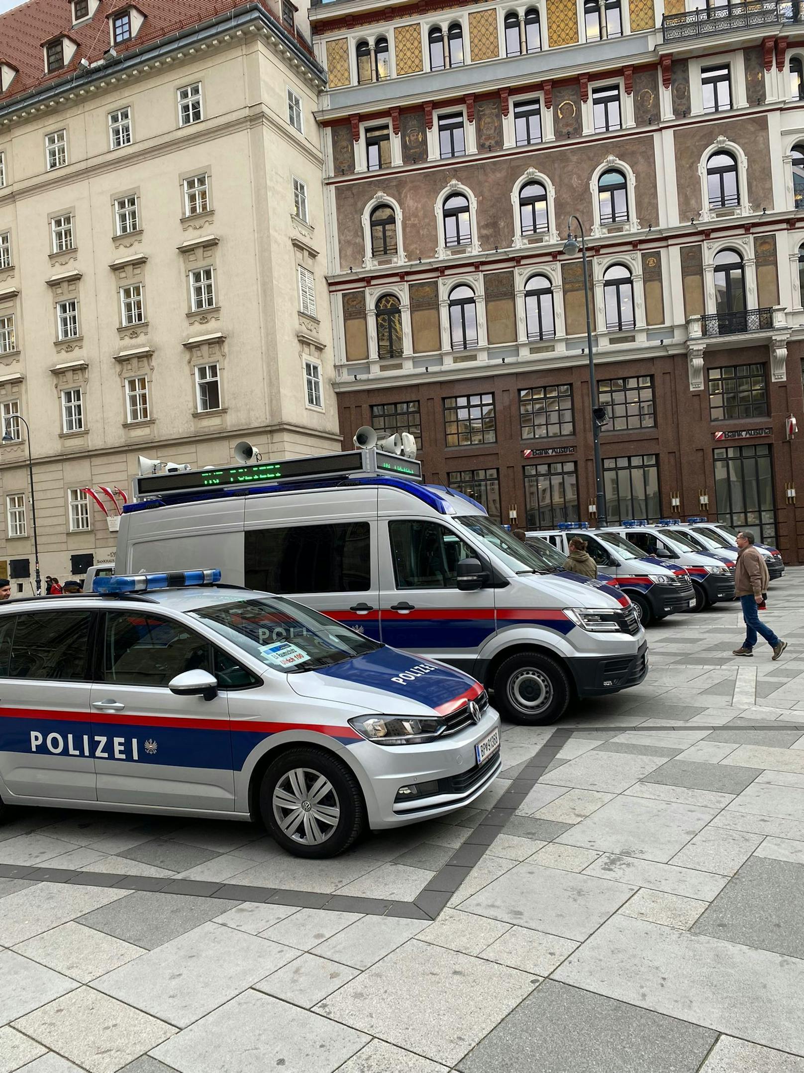 Die Polizei ist vor dem Spiel Rapid Wien gegen Dinamo Zagreb gerüstet.