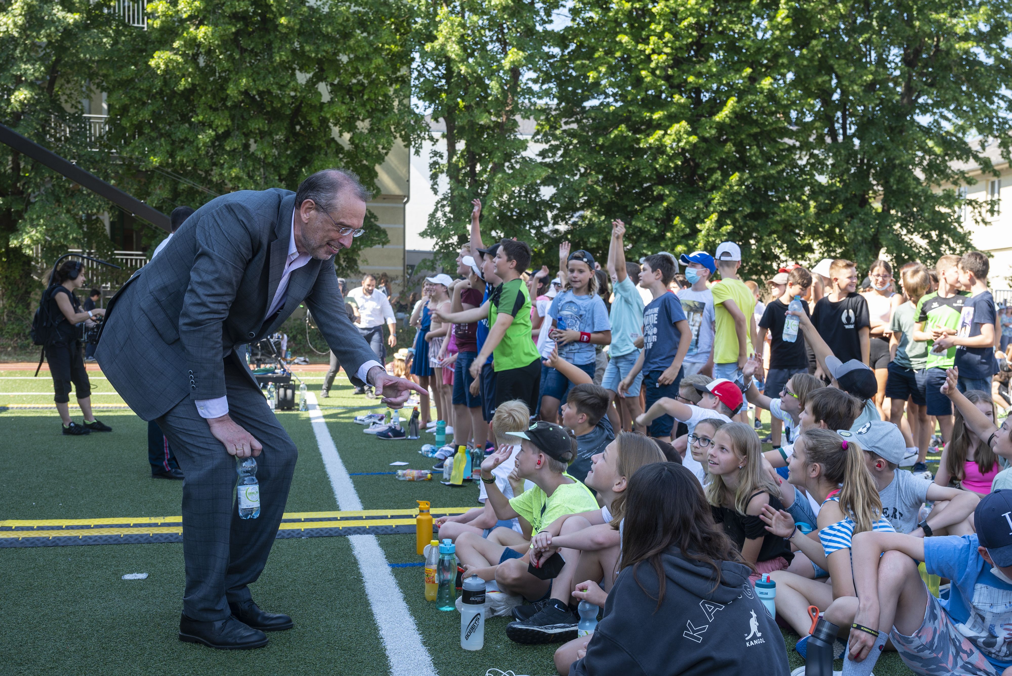 Bildungsminister Heinz Faßmman -  hier im Bundesgymnasium Zehnergasse in Wiener Neustadt  (Archivfoto)