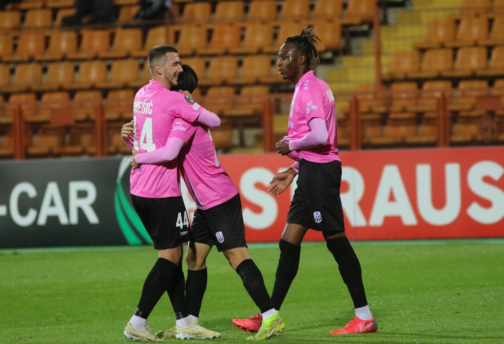 Der LASK jubelt gegen Alaschkert. 