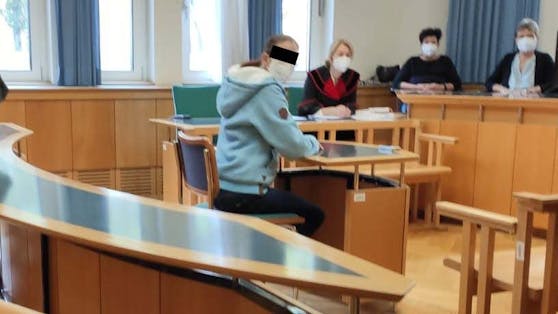 Die angeklagte 31-Jährige verfügte bereits über Gerichtserfahrung.