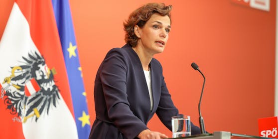 SPÖ-Chefin Rendi-Wagner fordert einen Rechtsanspruch auf kostenlose, ganztägige Kinderbetreuung und den Ausbau ebendieser.