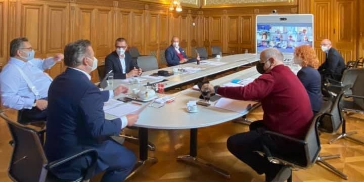 Bürgermeister Michael Ludwieg beriet sich am Donnerstag mit Experten über das weitere Vorgehen im November.