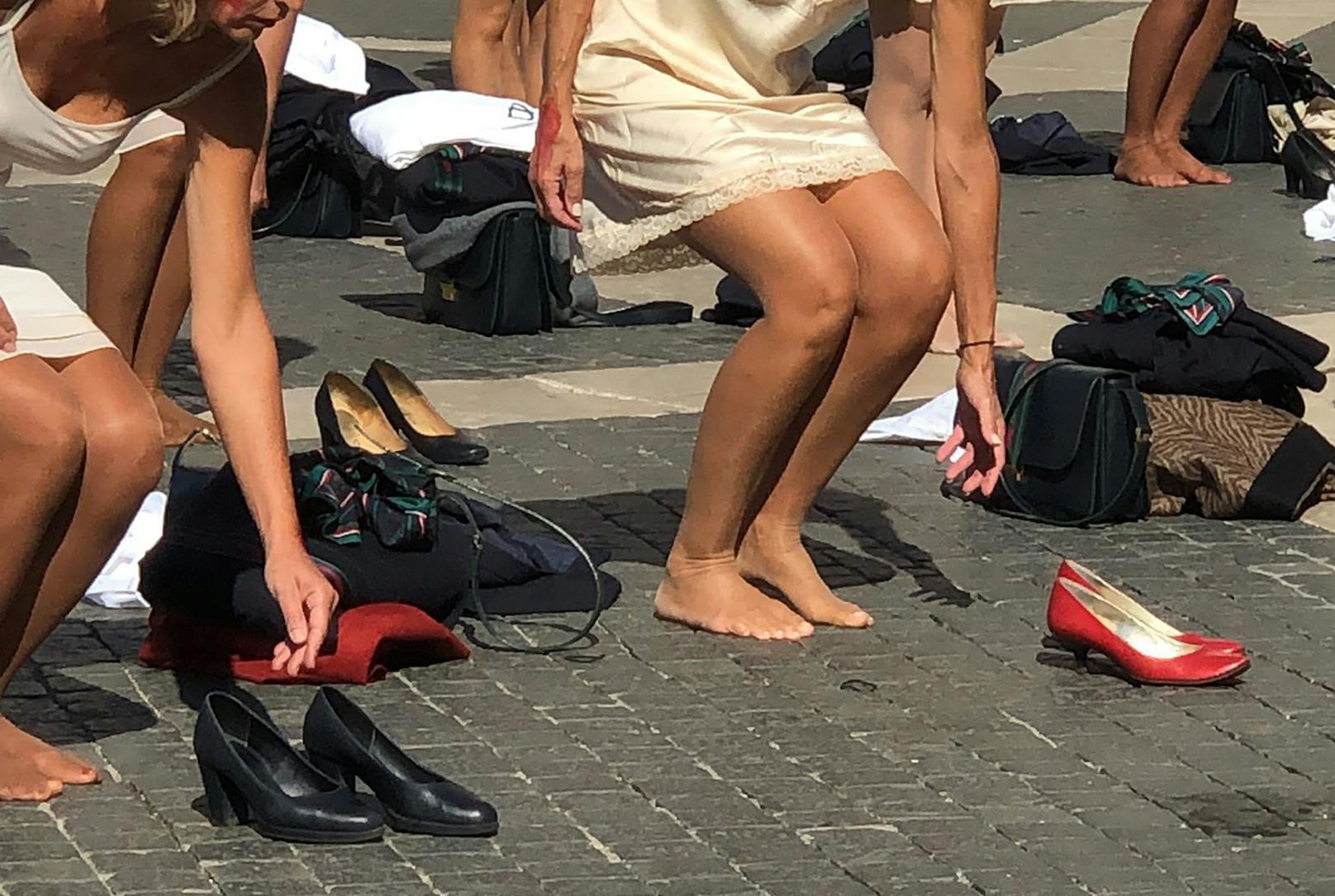 Stewardessen strippen in Rom aus Protest – "Wir sind Alitalia"