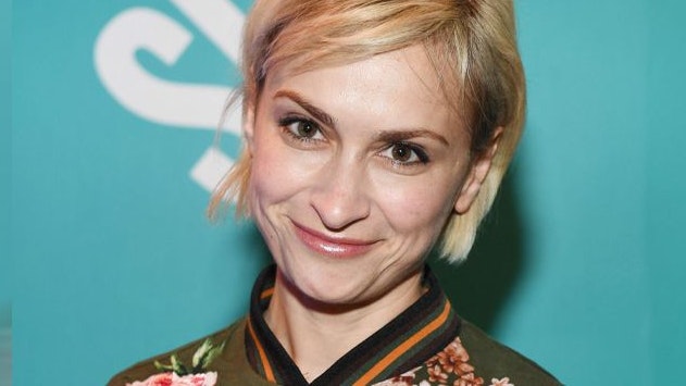 Kamerafrau Halyna Hutchins kam wegen eines Unfalls am Set ums Leben. Schauspieler Alec Baldwin hatte sie bei den Dreharbeiten mit einer Requisitenwaffe erschossen.