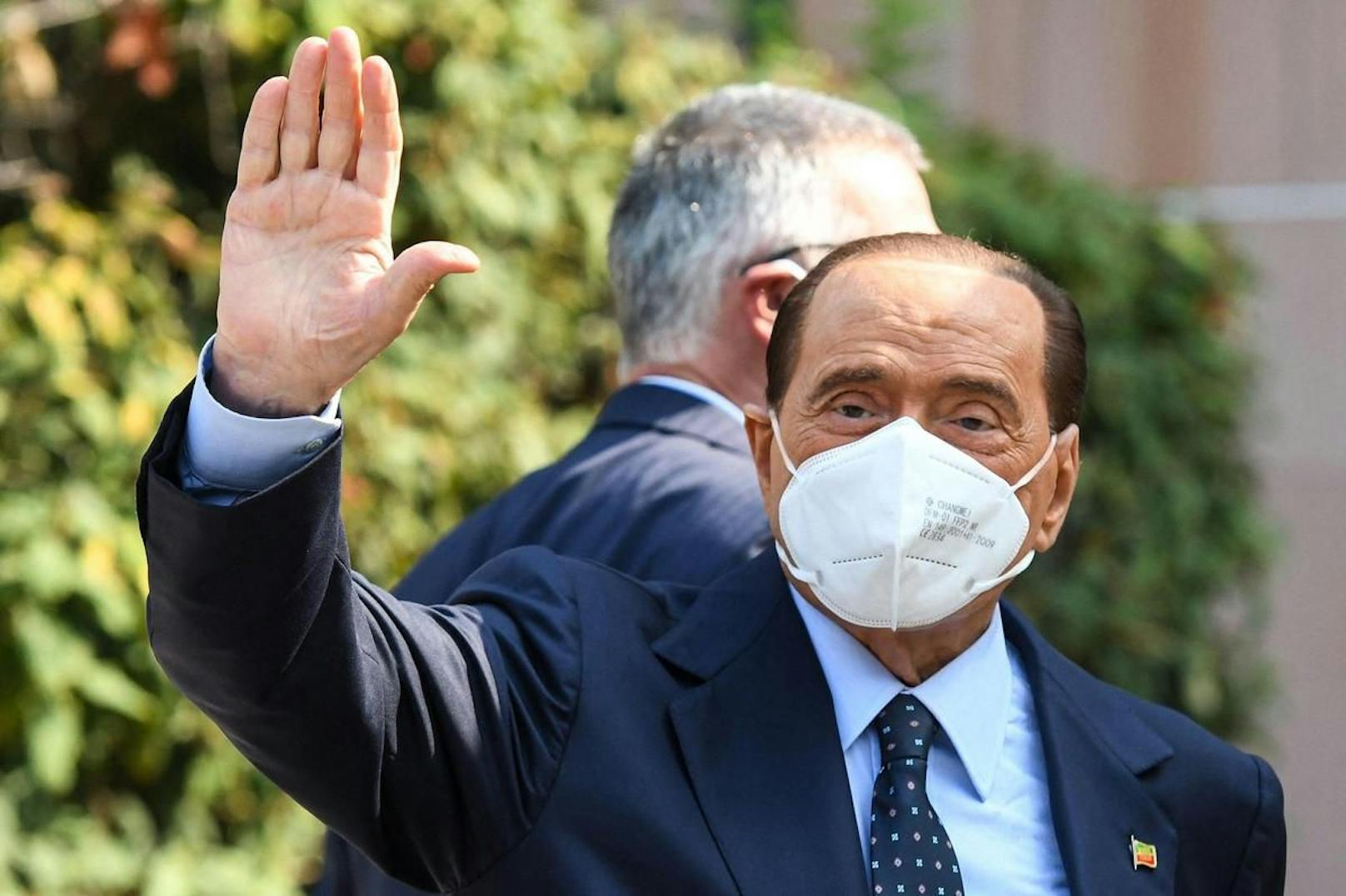 Silvio Berlusconi ist laut seinem Anwalt erleichtert über den Freispruch: Italiens ehemaliger Regierungschef verlässt das Spital – er war letztes Jahr an Corona erkrankt. (Archivbild)
