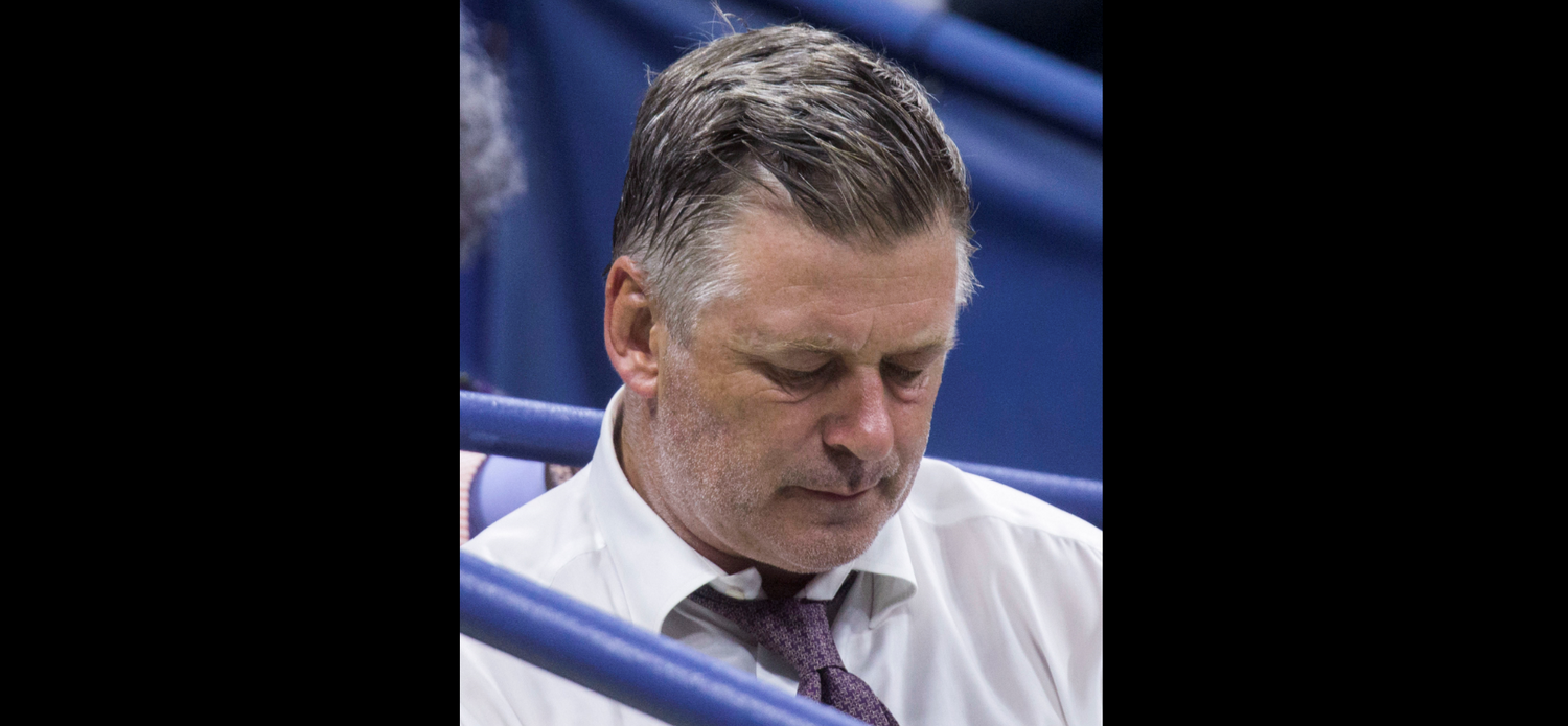 Schock bei US-Filmstar Alec Baldwin: Er hat versehentlich eine Frau erschossen. 