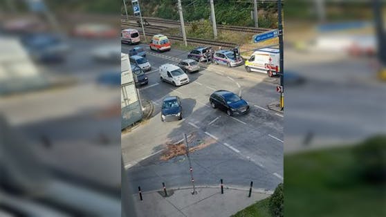 Einsatzkräfte bei der Arbeit