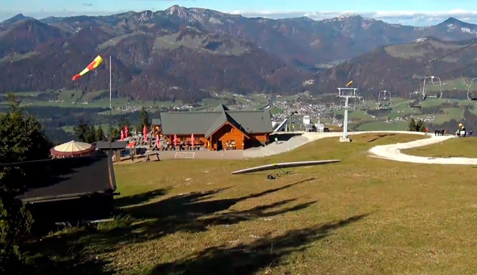 Die Bärenhütte in Hochkössen liegt auf 1.480 Metern und bietet einen herrlichen Blick auf die Kitzbüheler Alpen.