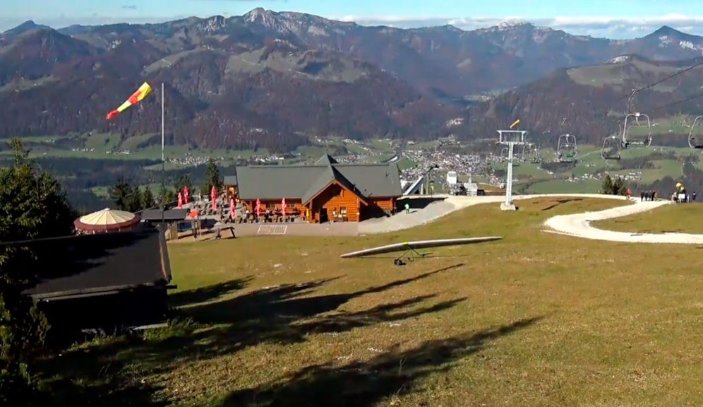 Die Bärenhütte in Hochkössen liegt auf 1.480 Metern und bietet einen herrlichen Blick auf die Kitzbüheler Alpen.