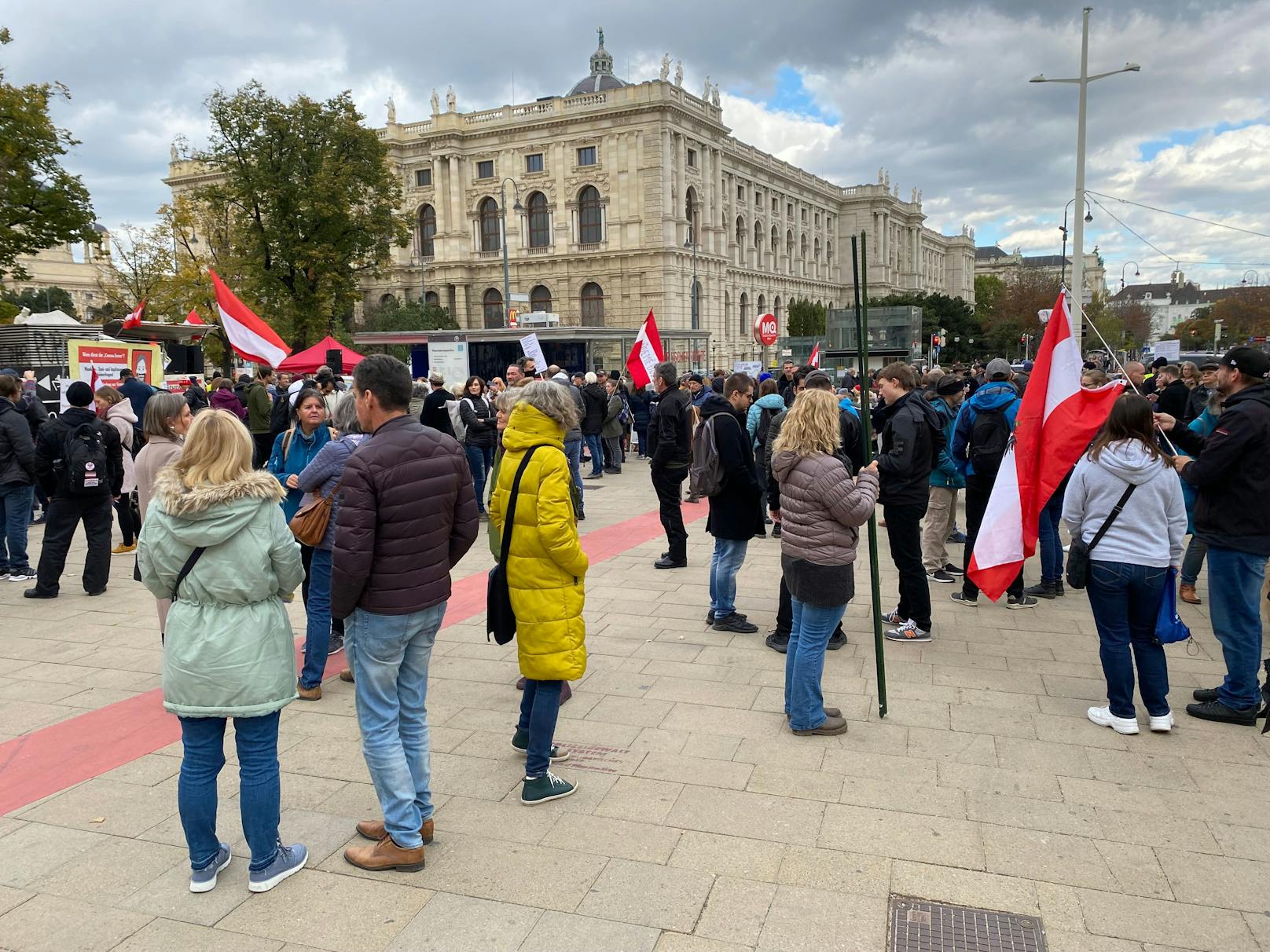 In Wien fand am Samstag (23. Oktober 2021) eine Kundgebung gegen die Corona-Maßnahmen der Bundesregierung statt. 