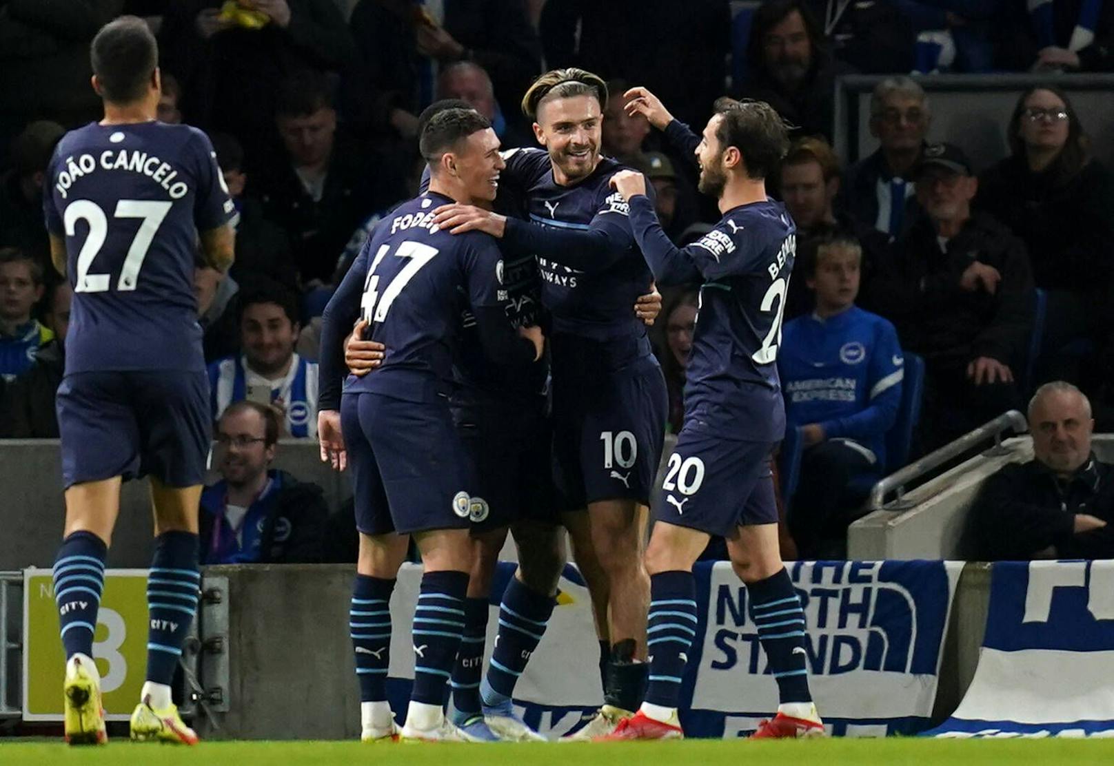 Manchester City bejubelt den klaren Sieg in Brighton. 