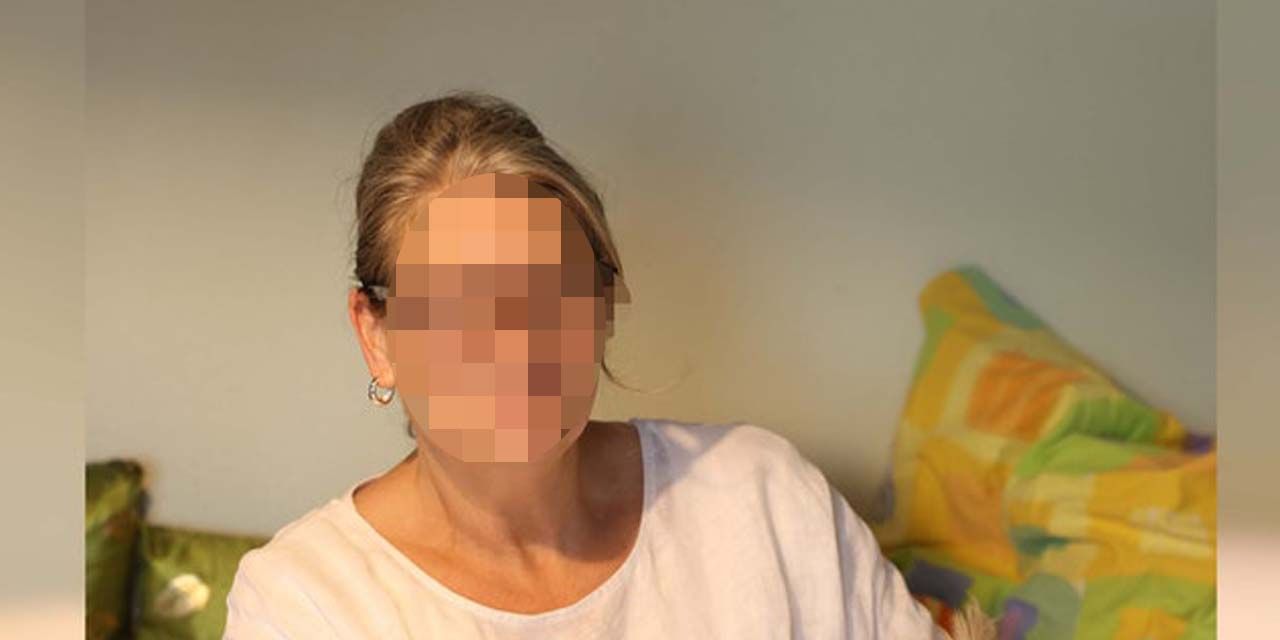 Bettina H. (59) zu Hause 
