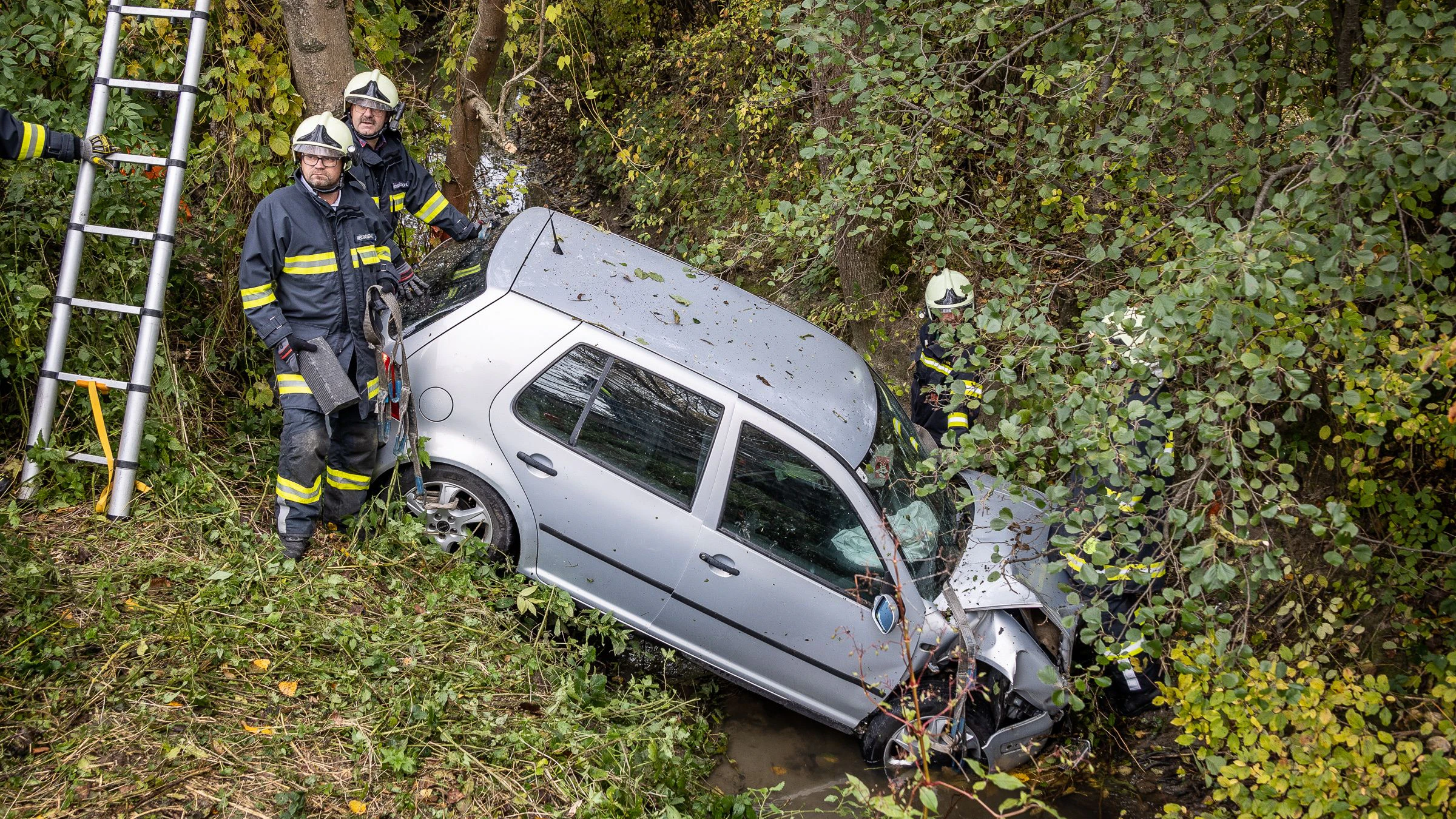 Eine schwangere Frau wurde bei dem Crash schwer verletzt.