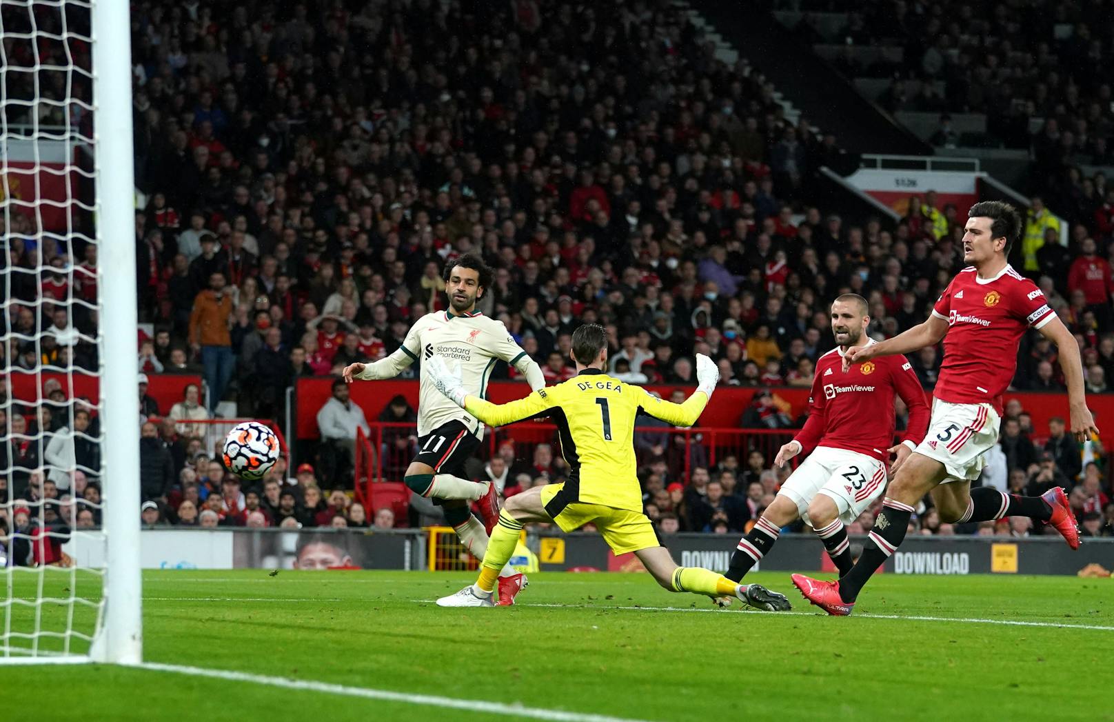 Mo Salah schießt Liverpool mit einem Hattrick zum Derby-Sieg.