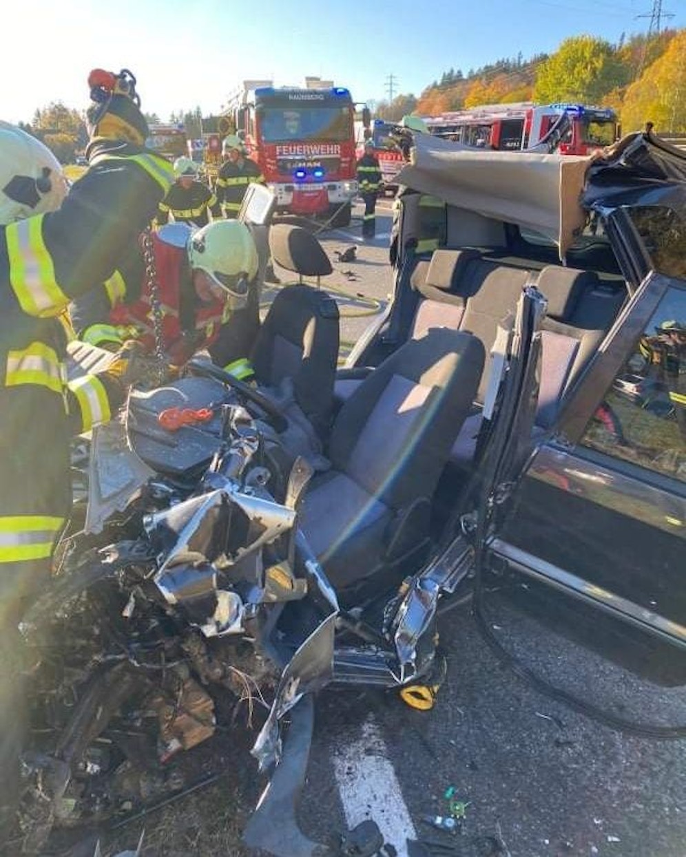 Die Unfallstelle glich einem Trümmerfeld.