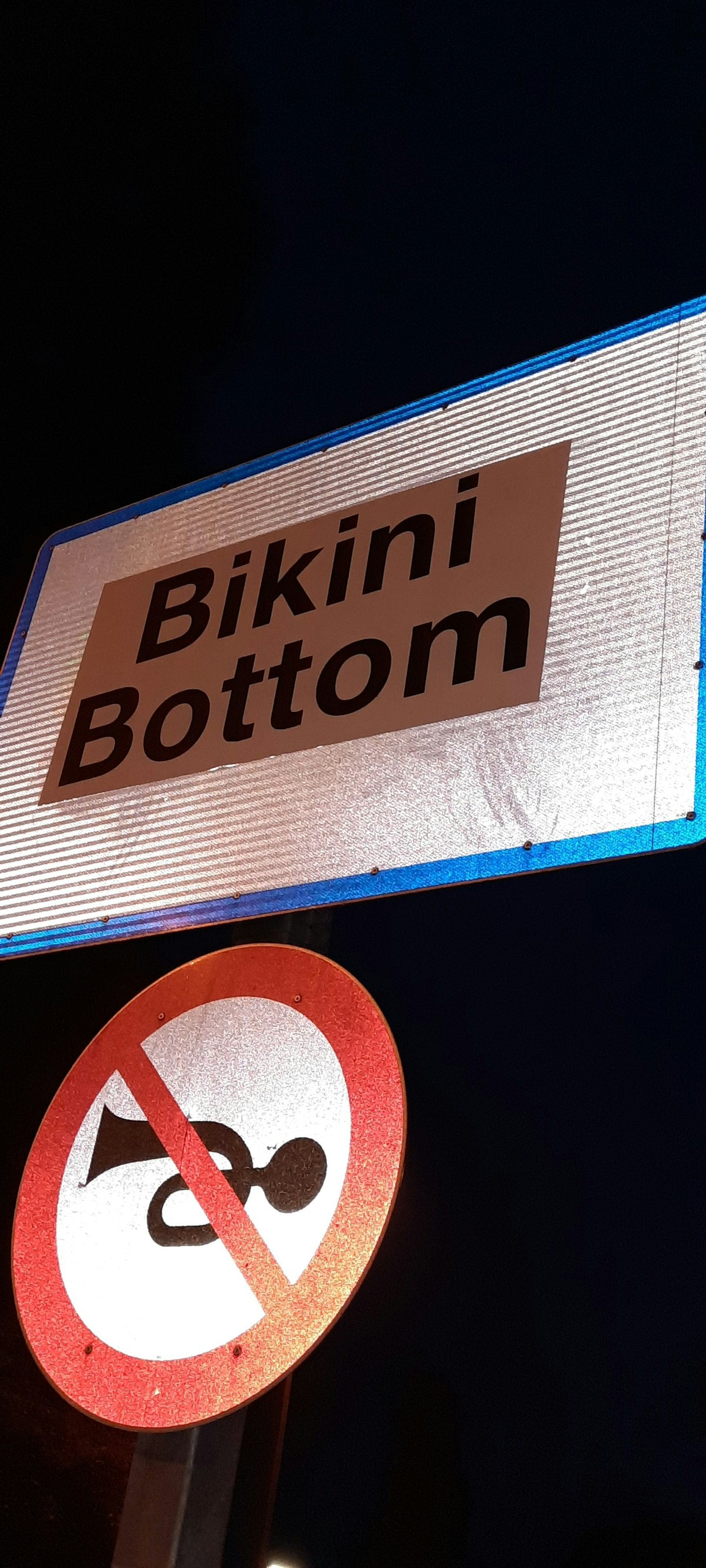 Hupverbot und Einfahrt in Spongebobs Stadt