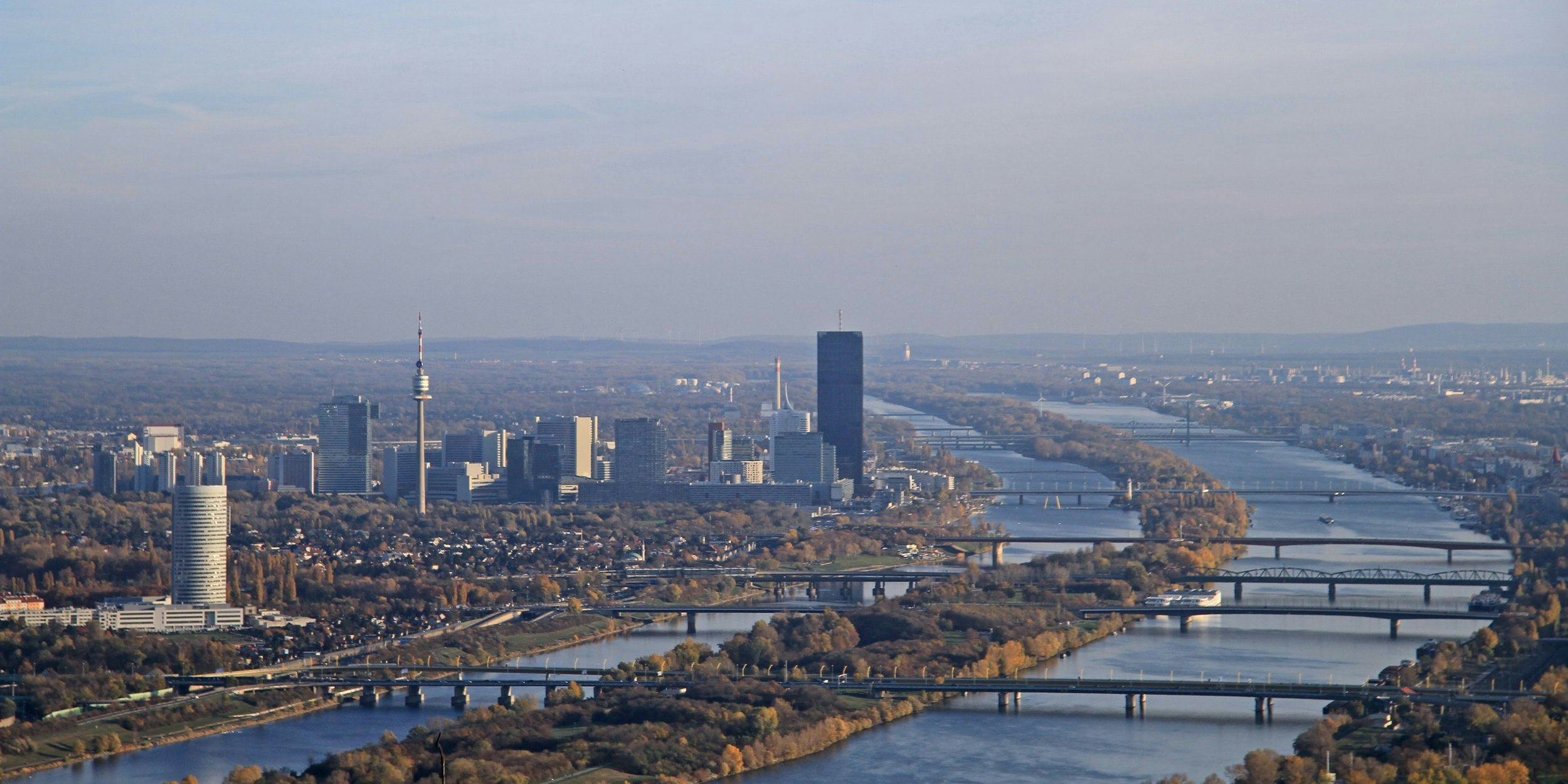Der Schein trügt. Über die Hauptstadt fegt derzeit ein starker Südostwind. Symbolbild. 