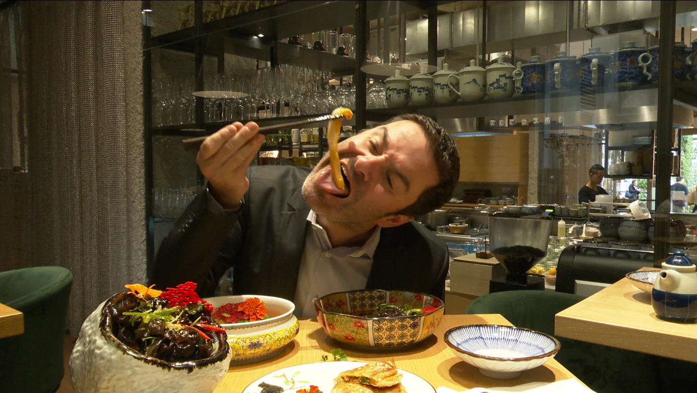 Fabian Holzer isst sich durch ganz Wien.