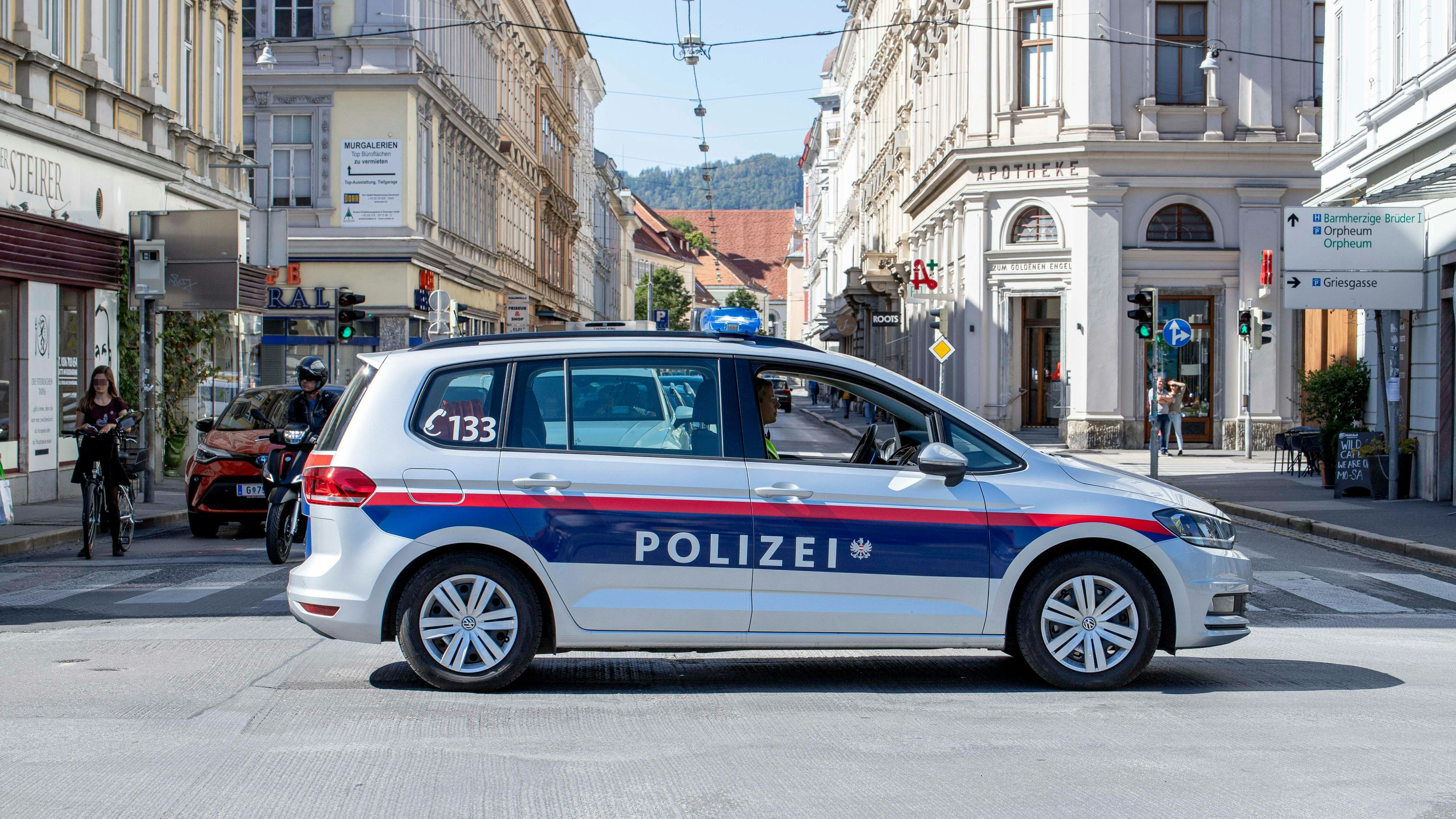 Die Polizei in Graz nahm am Sonntag einen Einbrecher fest, der im Geschäft eingeschlafen war (Symbolbild).