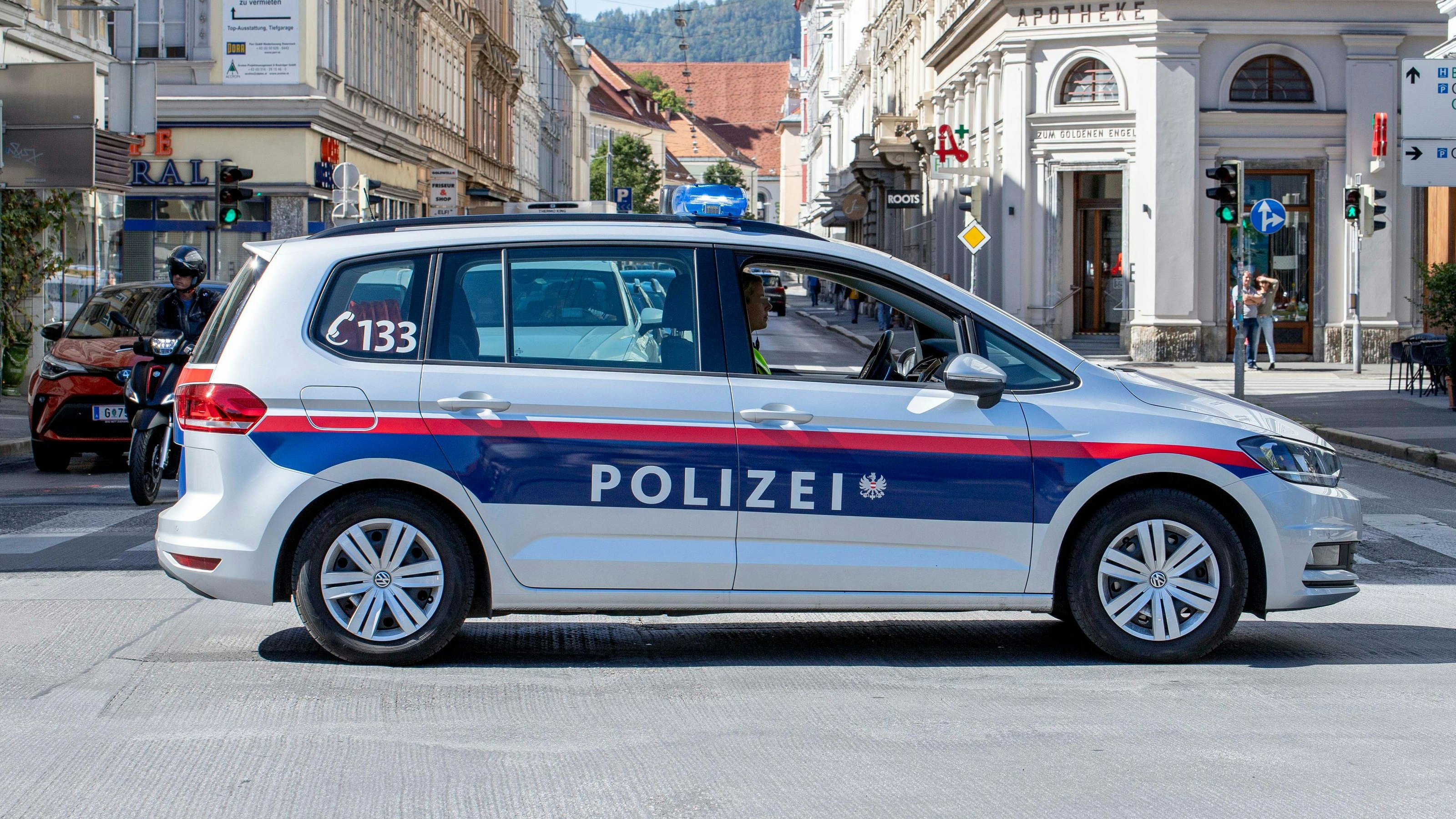 Die Polizei in Graz nahm am Sonntag einen Einbrecher fest, der im Geschäft eingeschlafen war (Symbolbild).