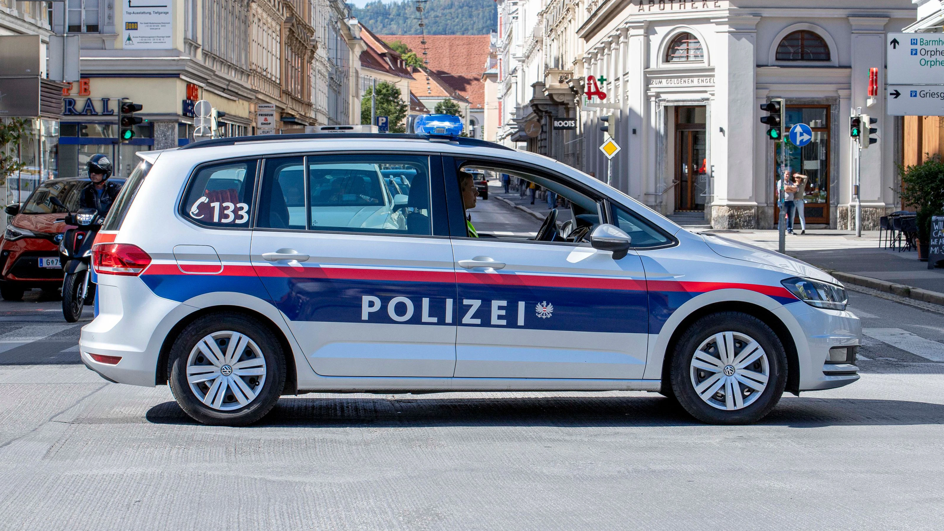 Die Polizei in Graz nahm am Sonntag einen Einbrecher fest, der im Geschäft eingeschlafen war (Symbolbild).