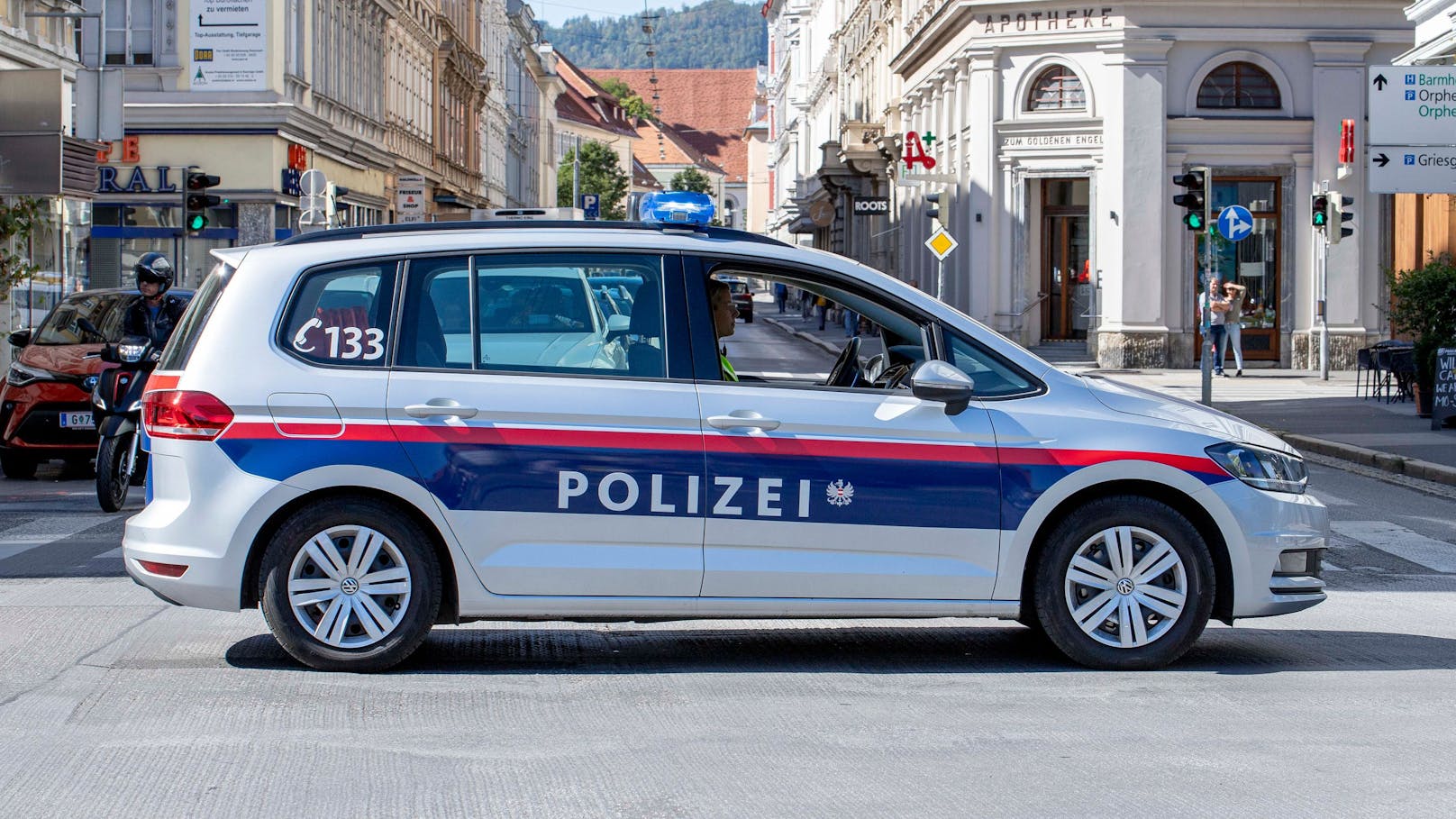 Die Polizei in Graz nahm am Sonntag einen Einbrecher fest, der im Geschäft eingeschlafen war. (Symbolbild)