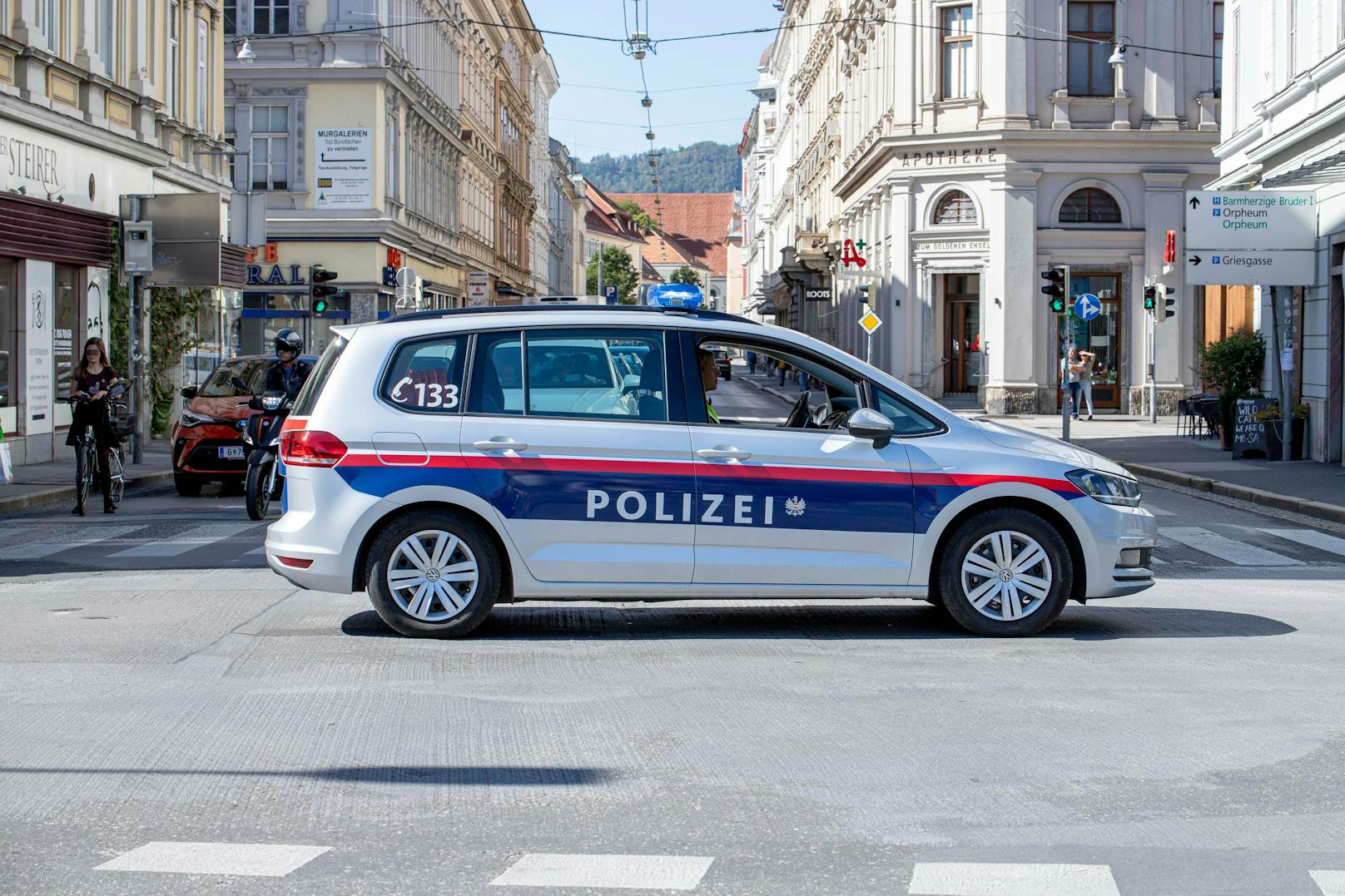 Polizei stoppt bewaffnete Männer am Grazer Hauptplatz