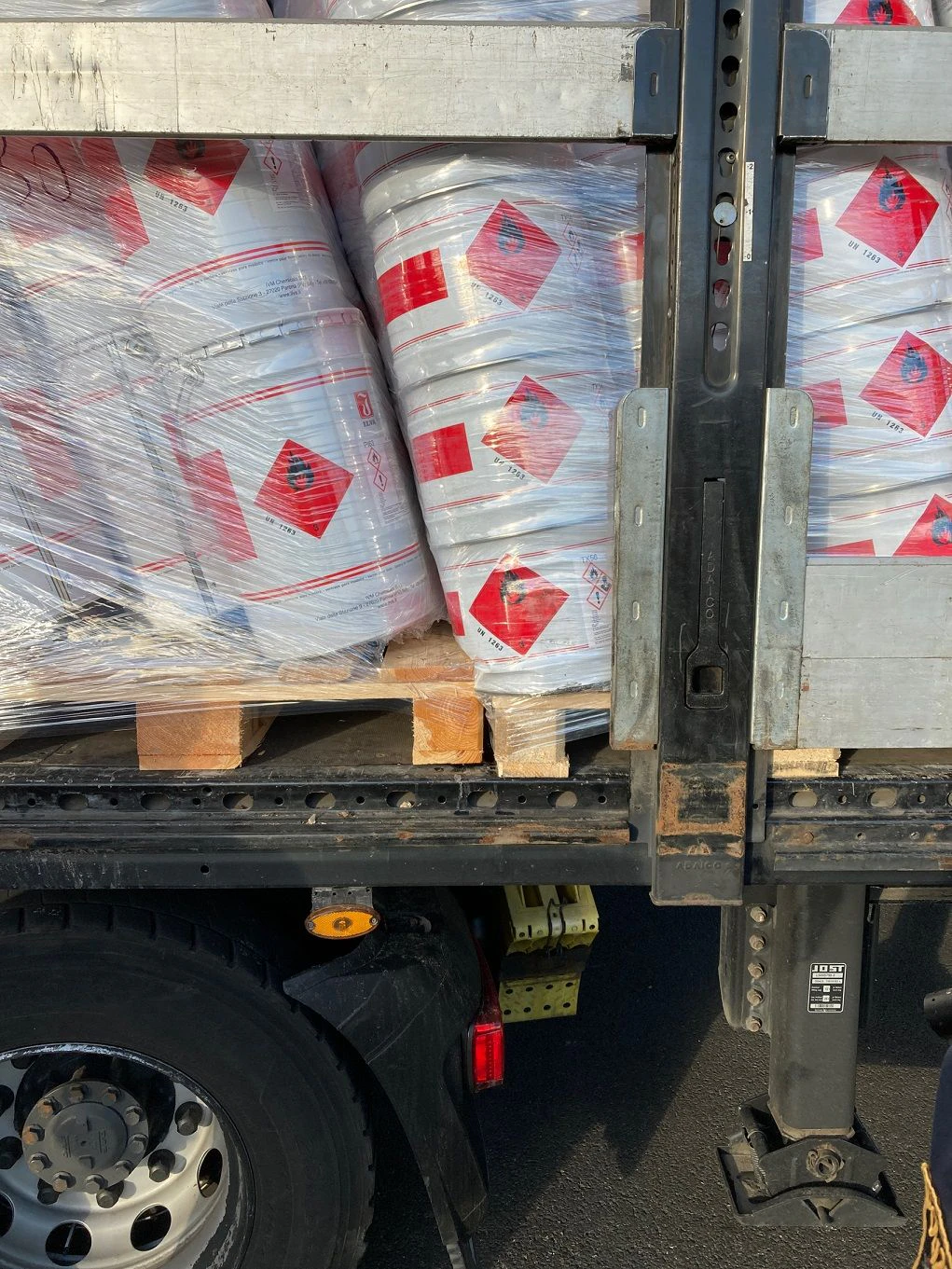 Ein Lkw wurde mit einer gefährlichen Ladung aufgehalten.