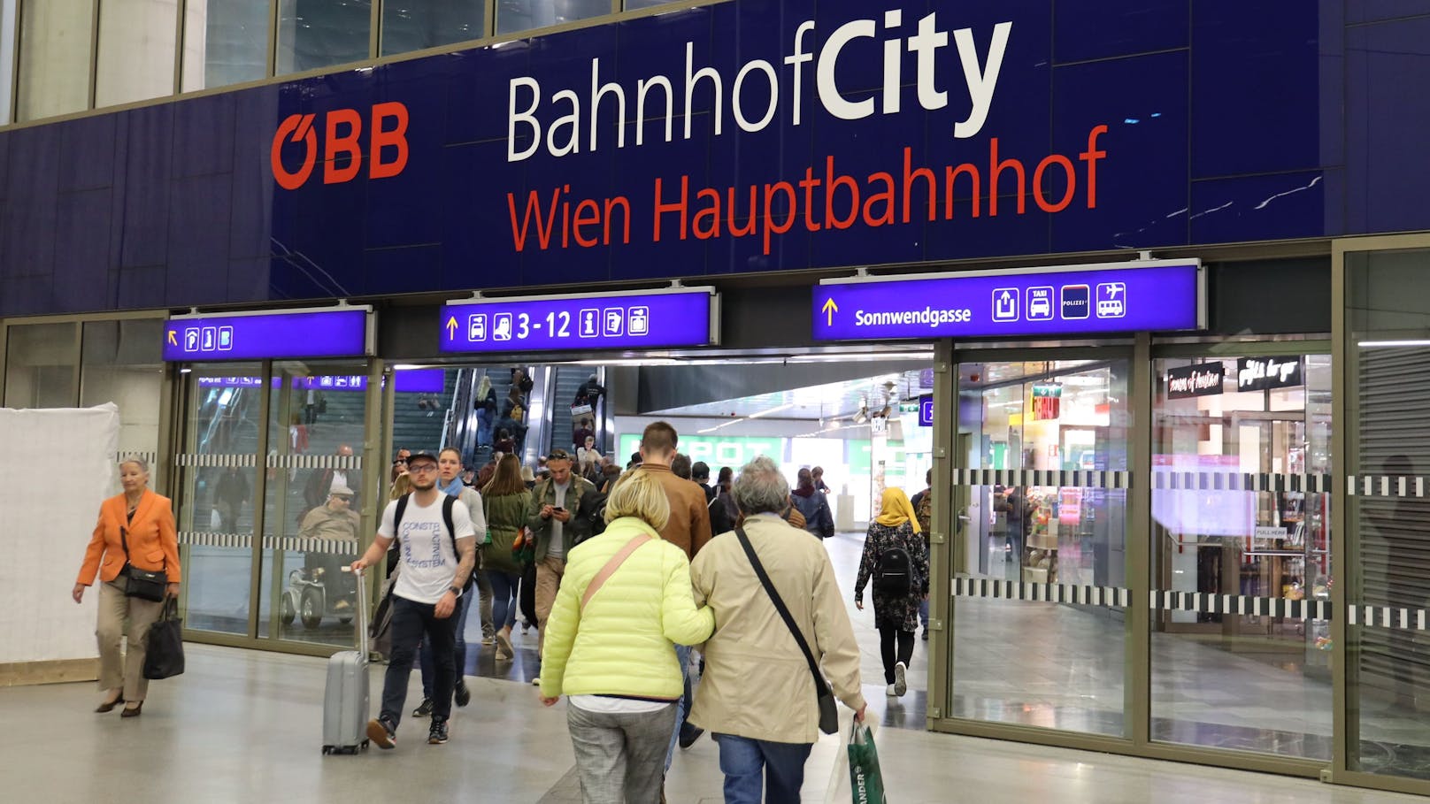 Ankommen, verweilen, abreisen – der Wiener Hauptbahnhof gefällt den Österreichern am besten.