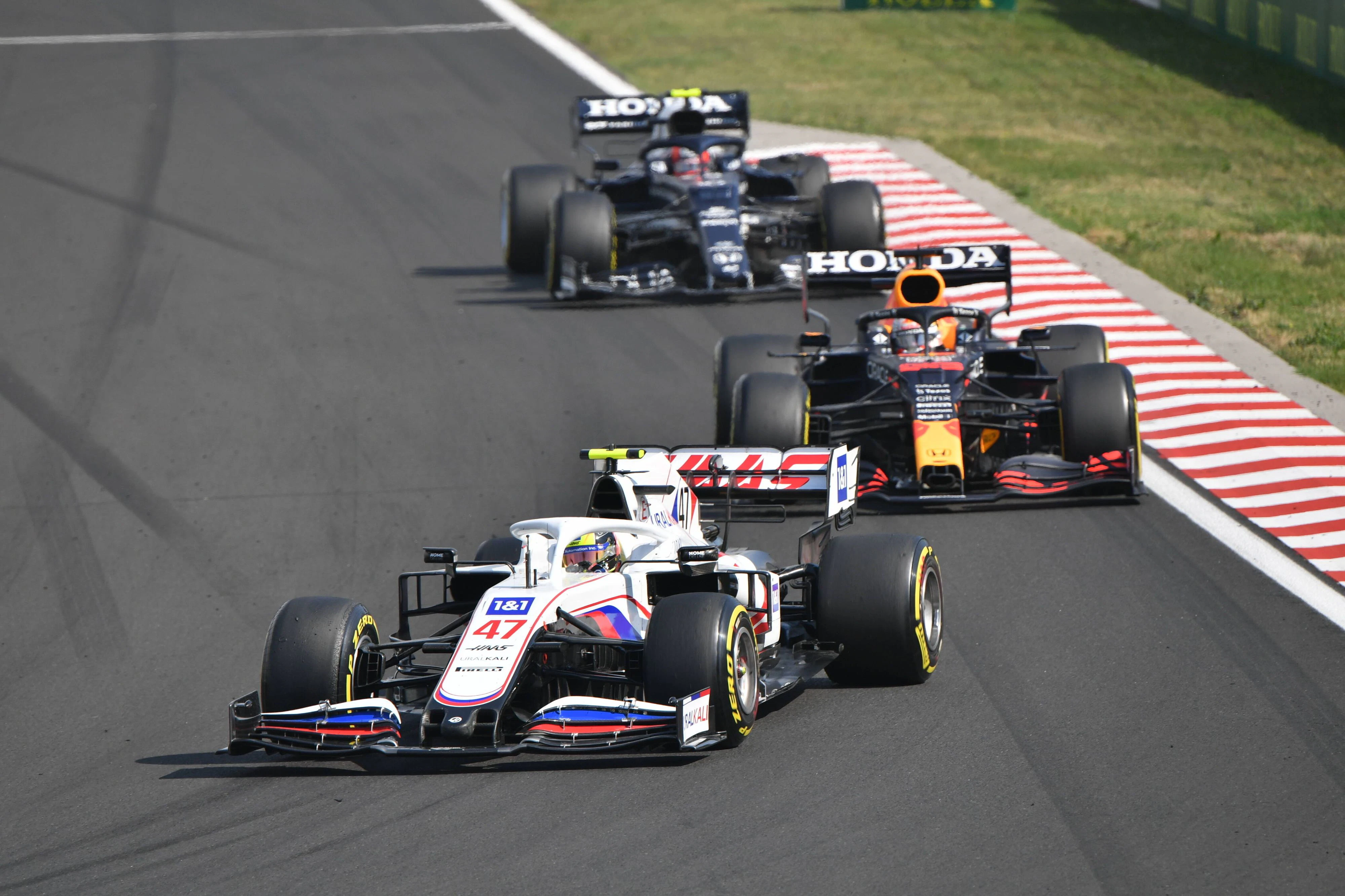 Mick Schumacher ermöglichte Max Verstappen den Sieg. 