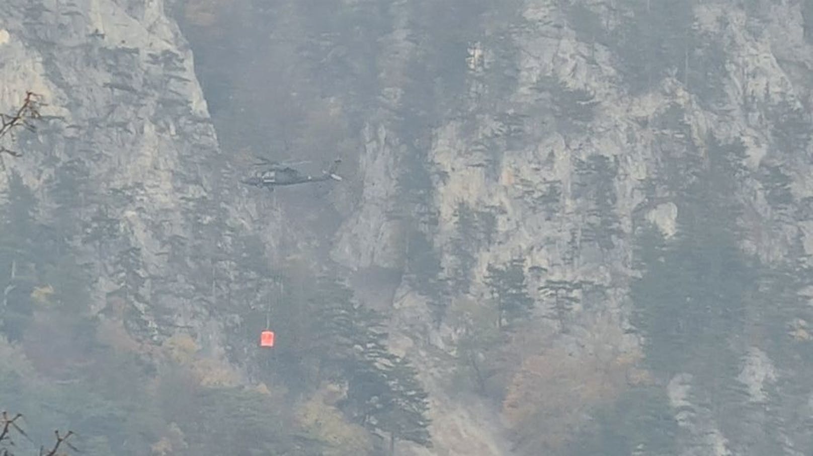 Anrainer erlebt Flammeninferno hautnah mit: Luschnitz mit Bild von Bundesheer-Helikopter.