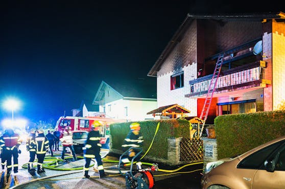 In der Nacht zum Nationalfeiertag wurden Einsatzkräfte nach Engerwitzdorf, nahe Linz, gerufen.