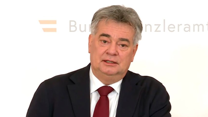 Werner Kogler bei der Pressekonferenz nach dem Sonderministerrat am Nationalfeiertag.