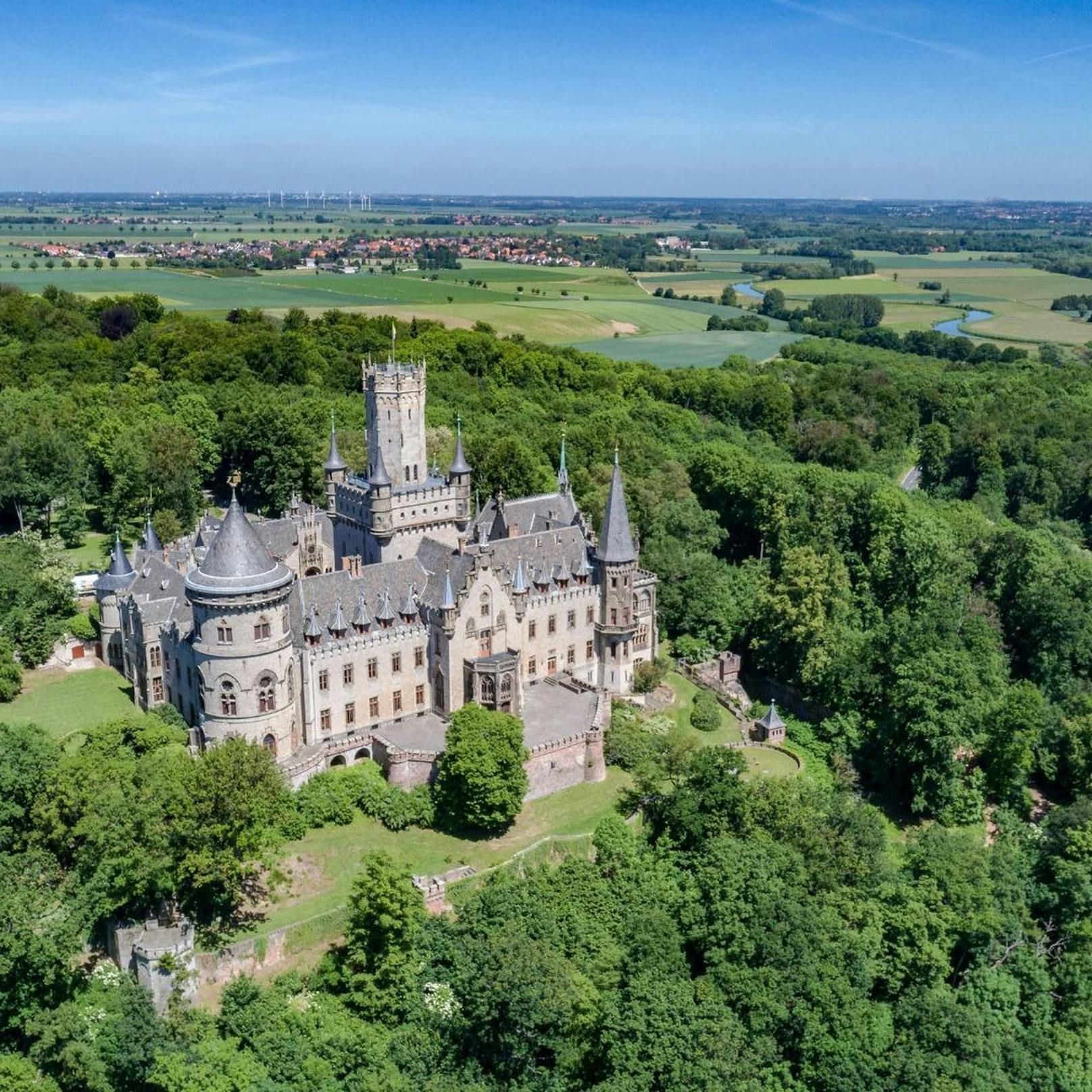 Das märchenhafte Schloss Marienburg in Pattensen (Region Hannover) ist Ziel einer Familienfehde zwischen Vater und Sohn.