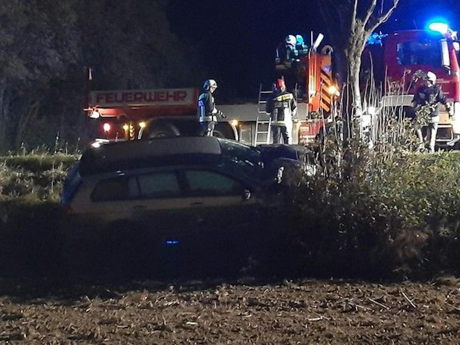 Der junge Lenker prallte gegen einen Baum