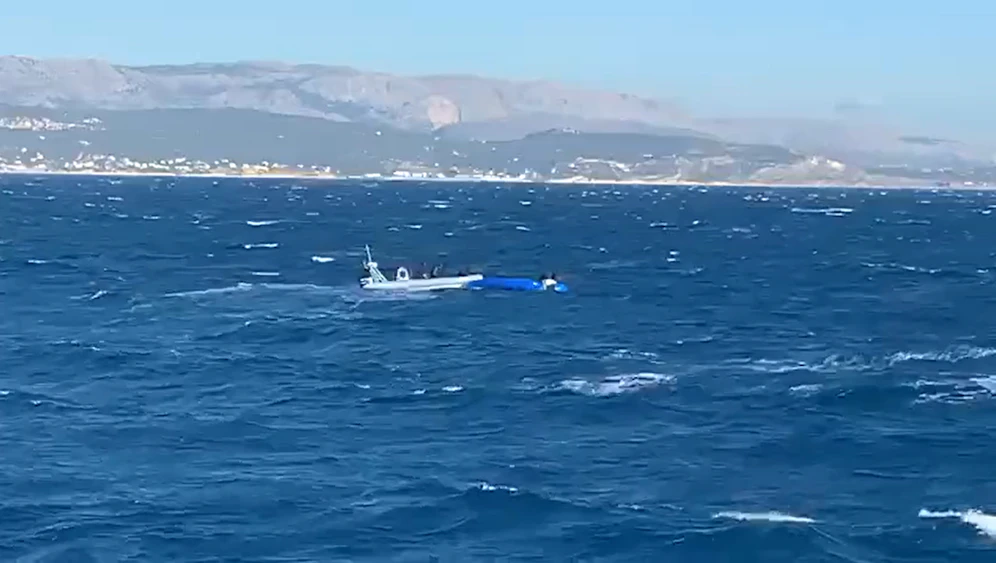 Ein Boot mit 27 Flüchtlingen an Bord ist vor der griechischen Küste gesunken. Vier Kinder kamen ums Leben.