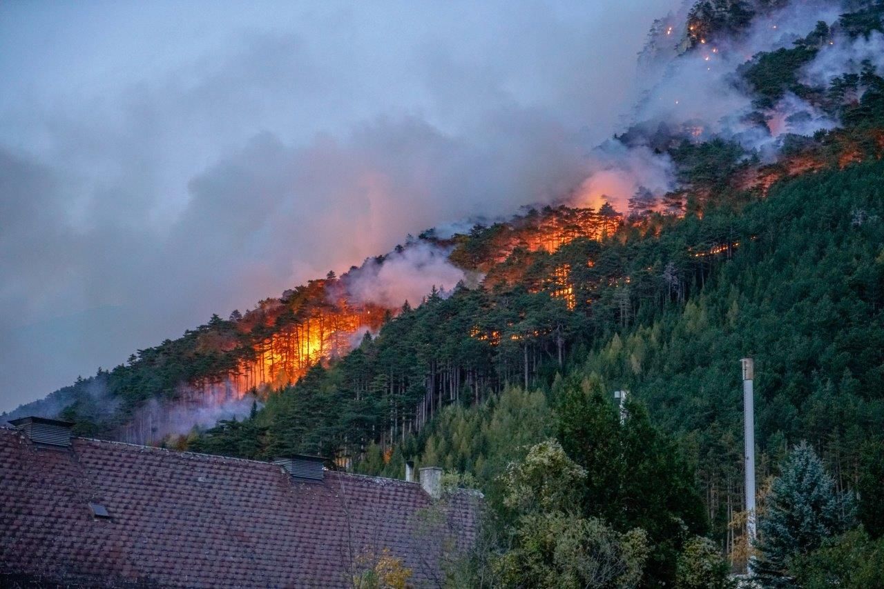 Der Waldbrand breitete sich weiter aus. 