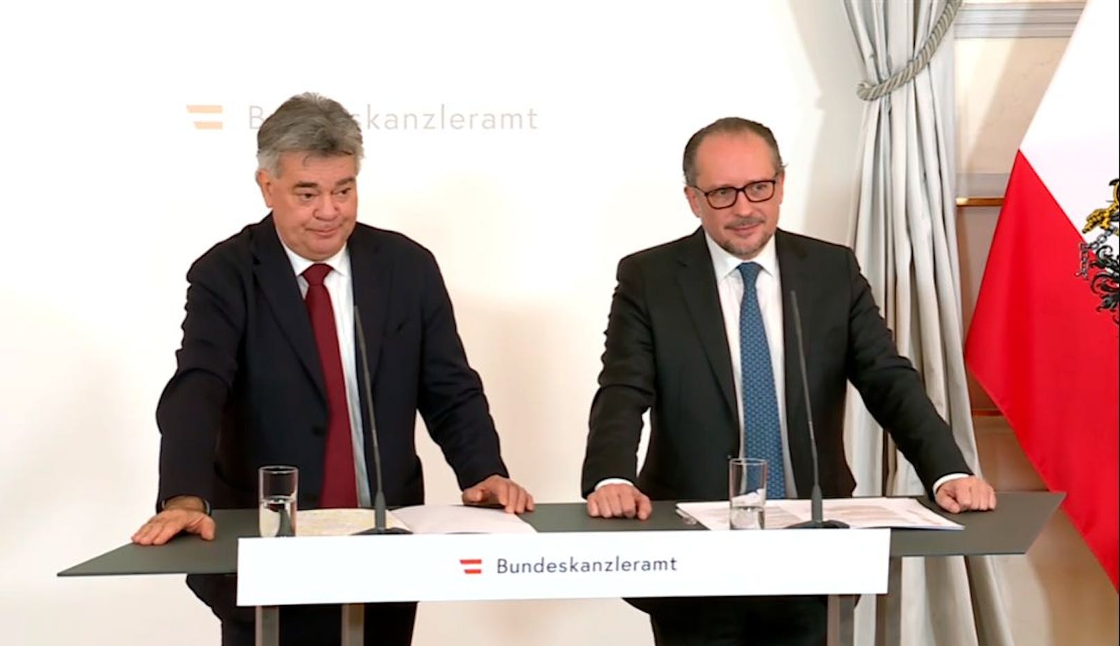 Alexander Schallenberg und Werner Kogler nach dem Sonderministerrat am Nationalfeiertag.