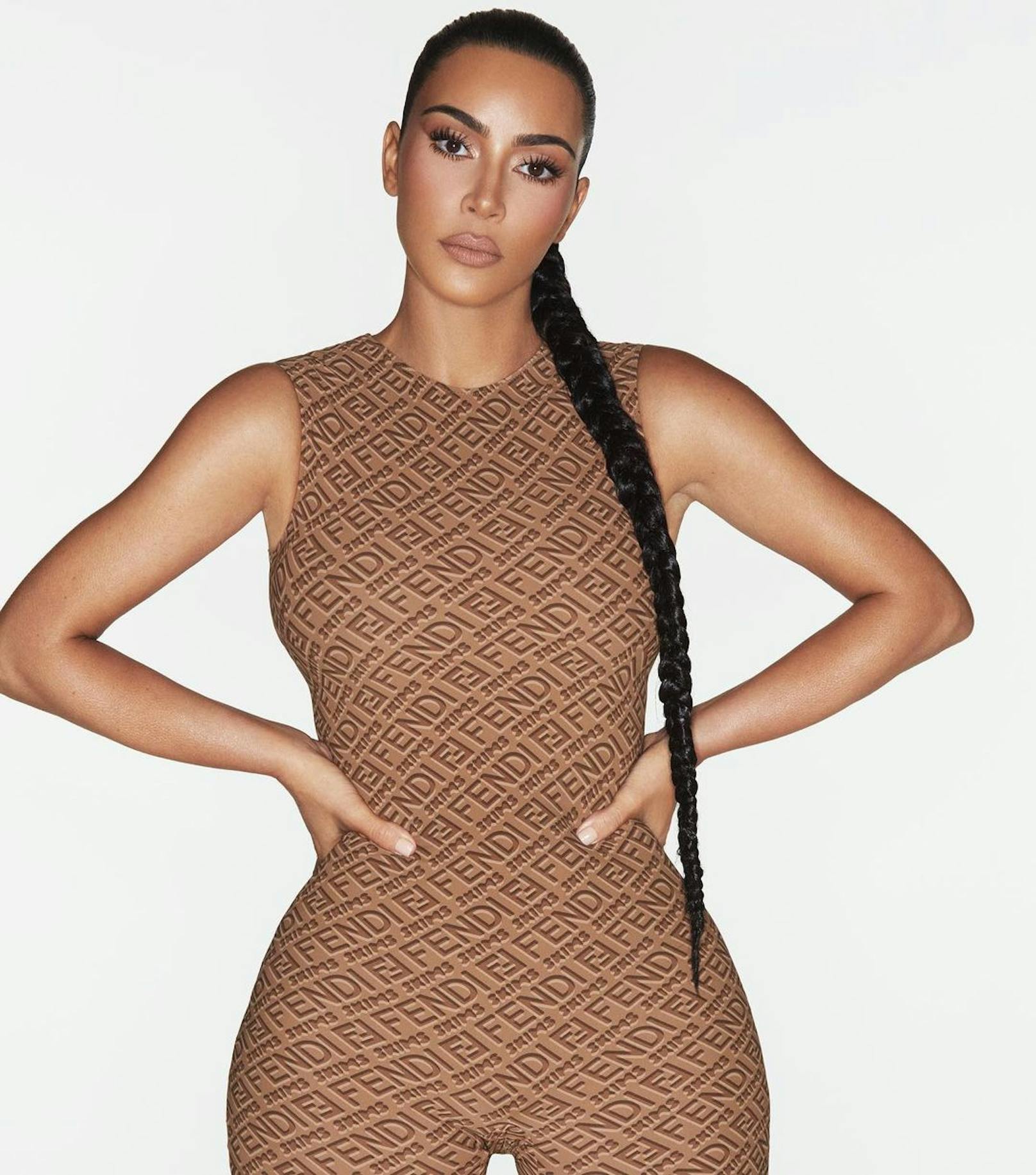 Kim Kardashian hat mit ihrer Unterwäsche-Linie Skims einen Bombenerfolg gelandet. Jetzt ist sie ab 9. November sogar mit Modehaus Fendi unterwegs!