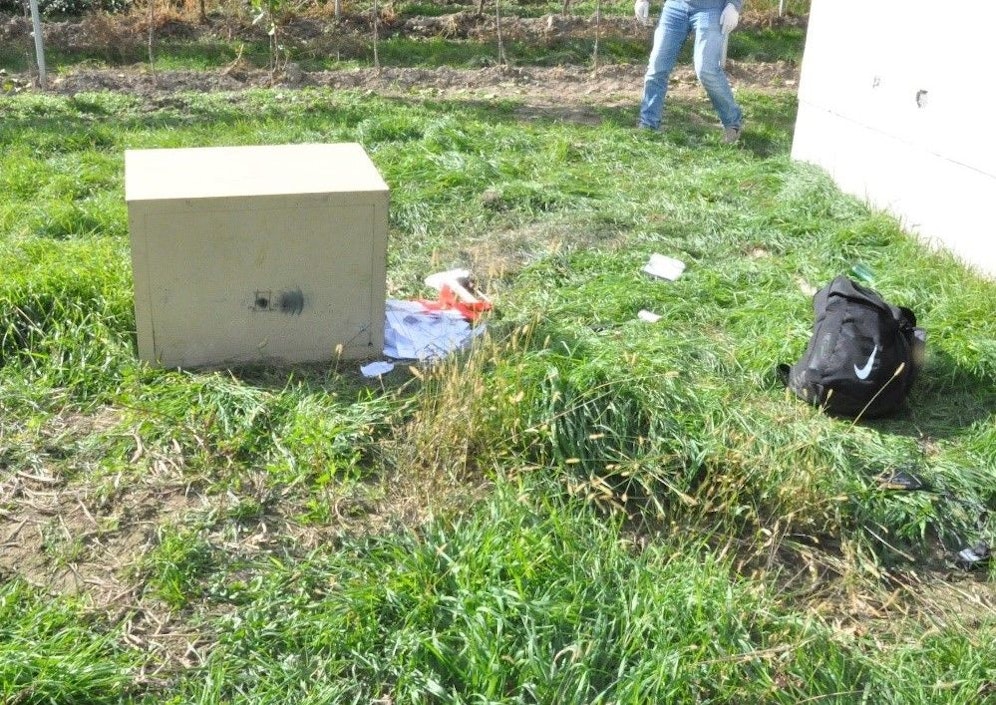 Einbrecher versuchte Tresor aufzubrechen, der Safe wurde in einem Weingarten sichergestellt.