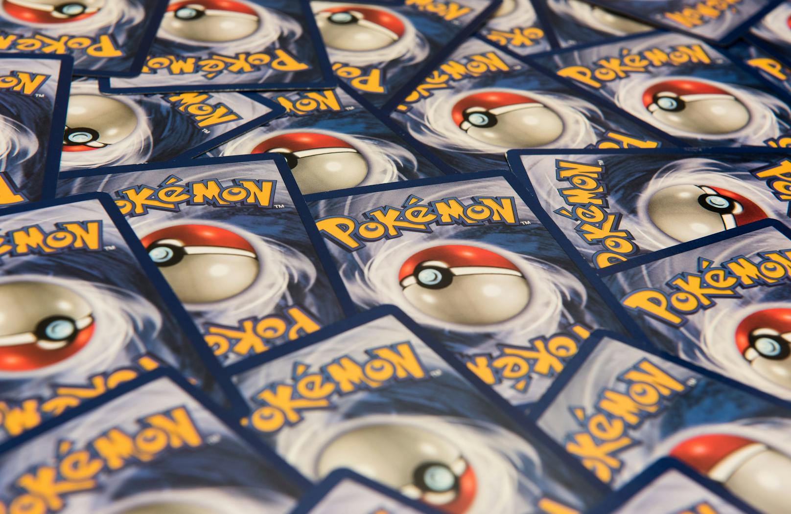 Mann gibt Corona-Geld für Pokemon-Karte um 50.000 € aus