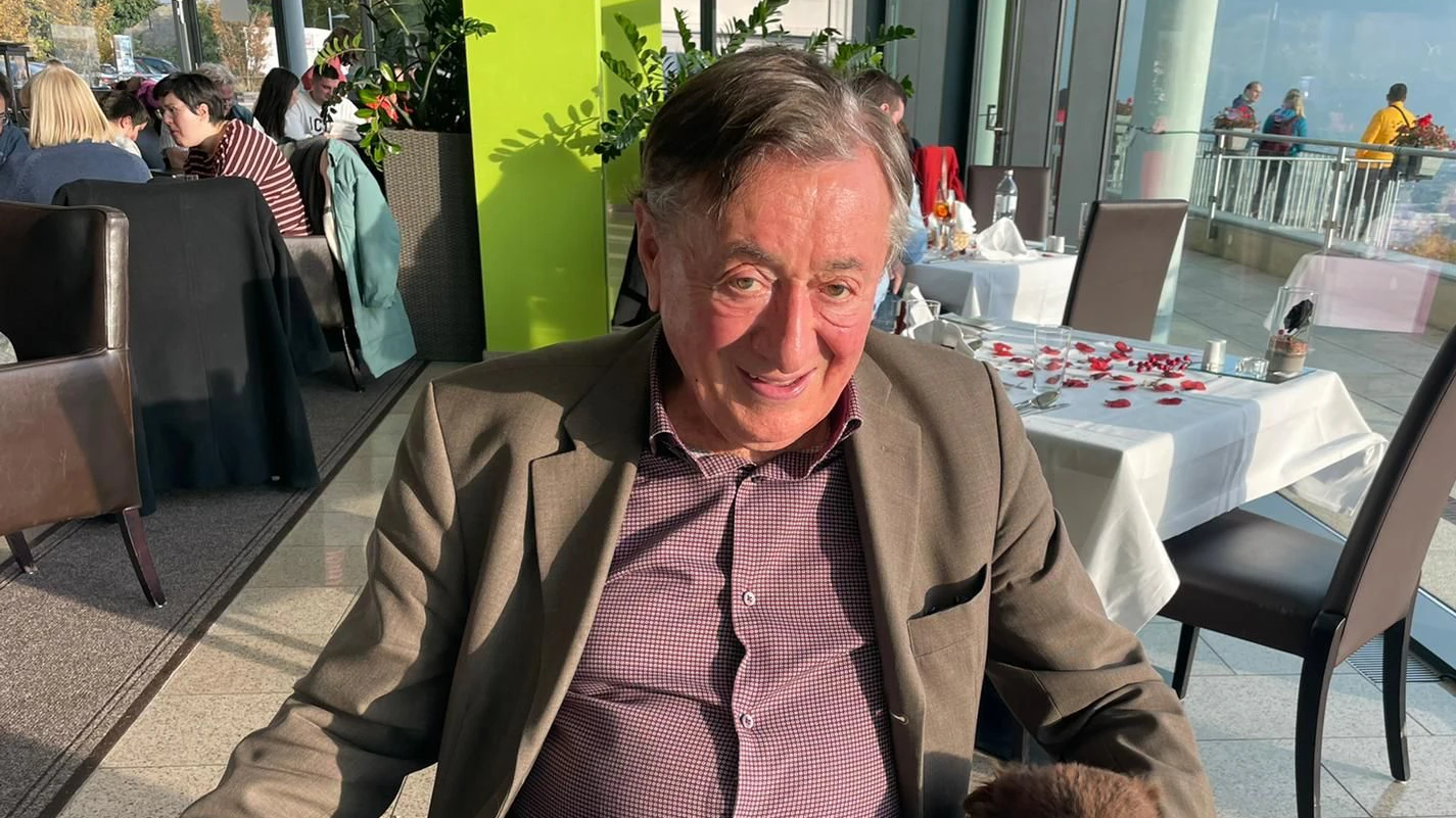 Mexxi hat sich in ihren neuen Besitzer Richard Lugner gleich verliebt 