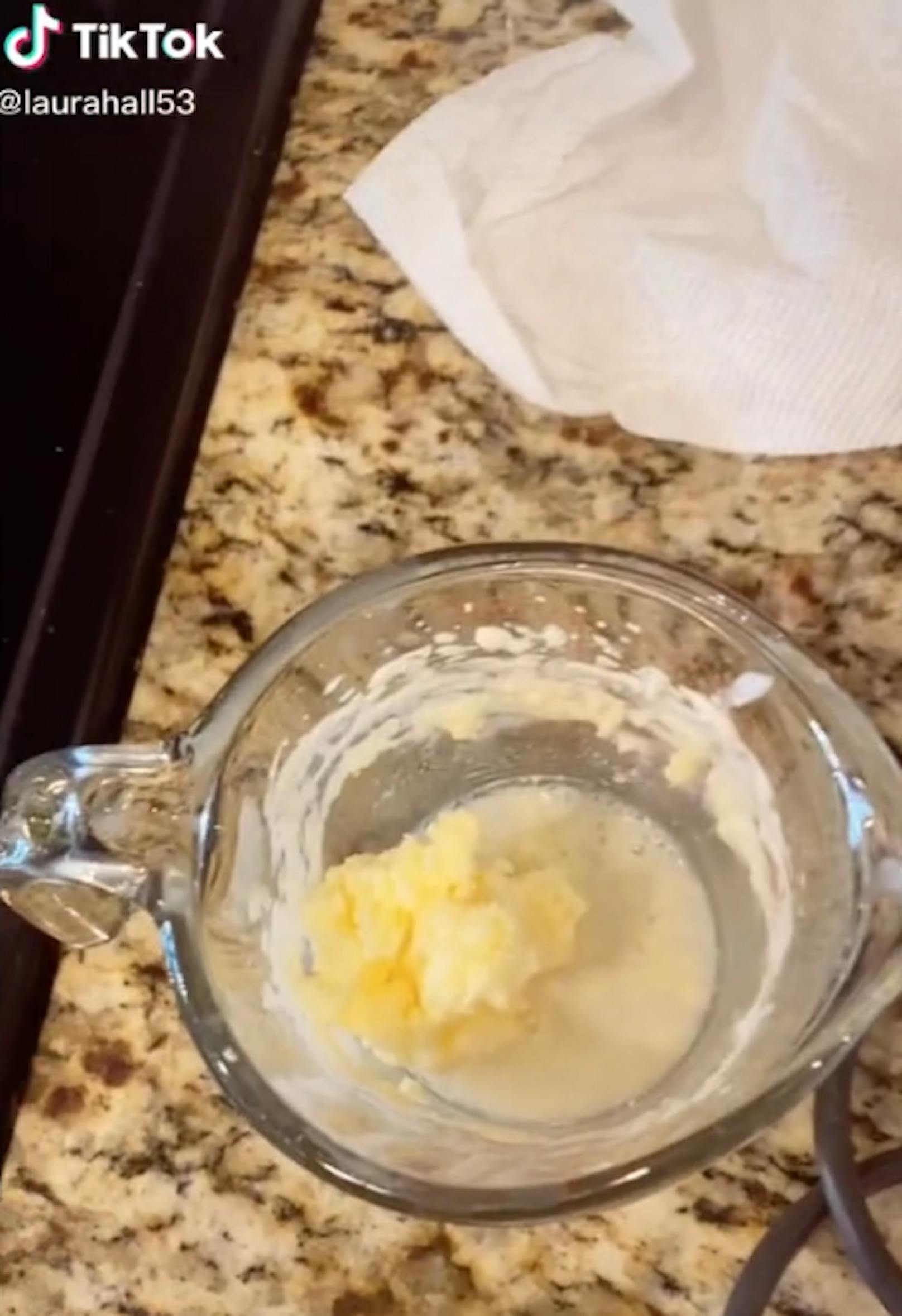 Das Ergebnis: Butter aus Muttermilch.